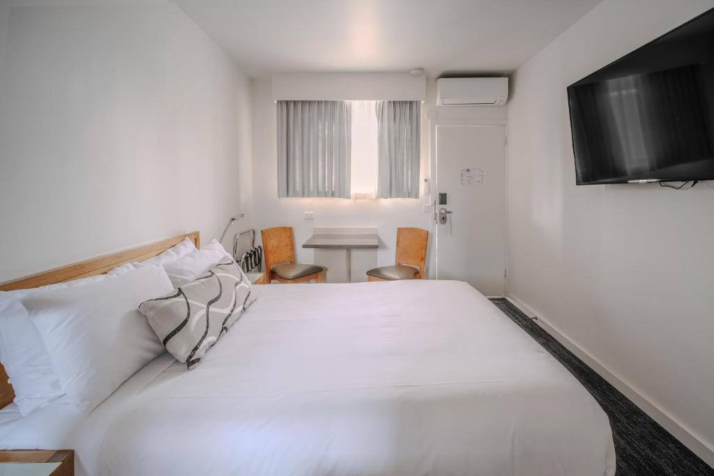 Double or Twin One Bed