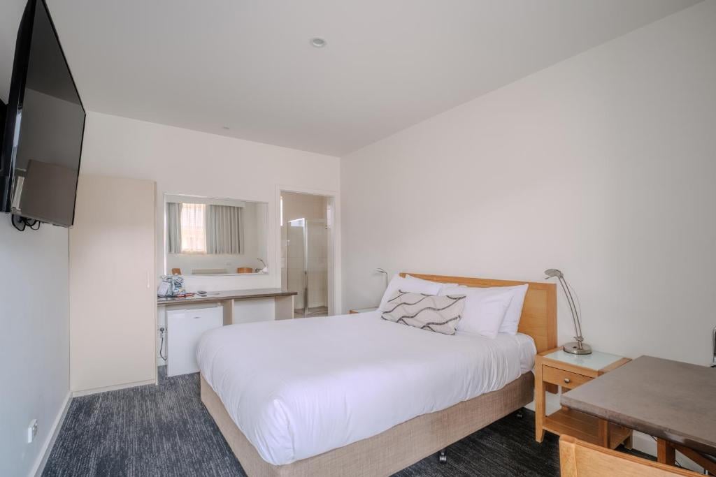 Double or Twin One Bed