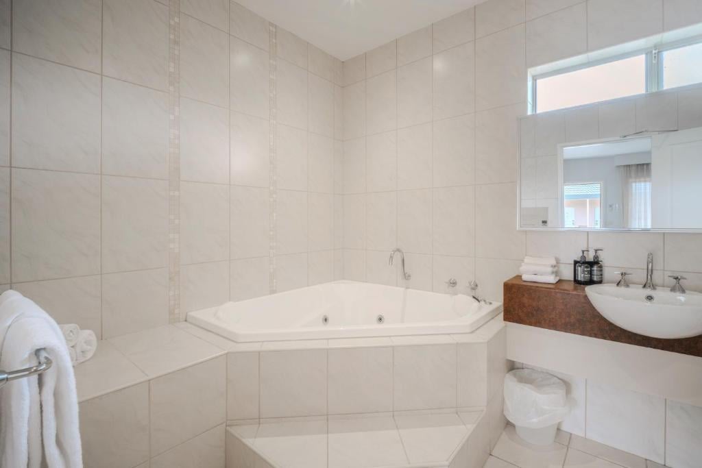 Double Deluxe One Bed