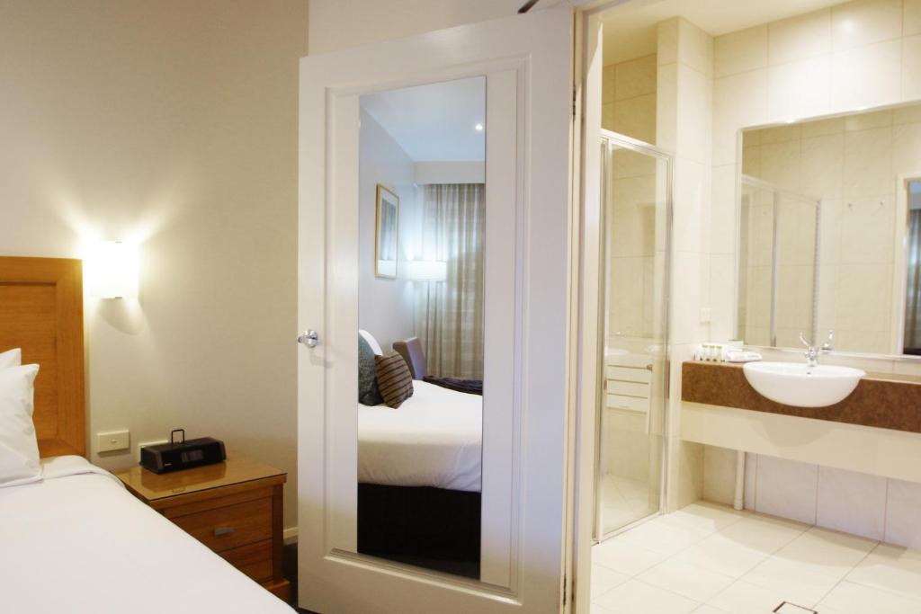 Double Deluxe One Bed