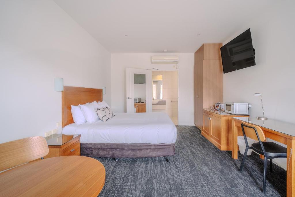 Double Deluxe King Bed