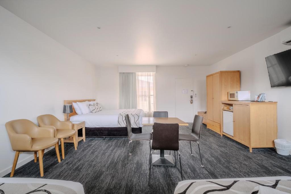 Family Room Three Beds