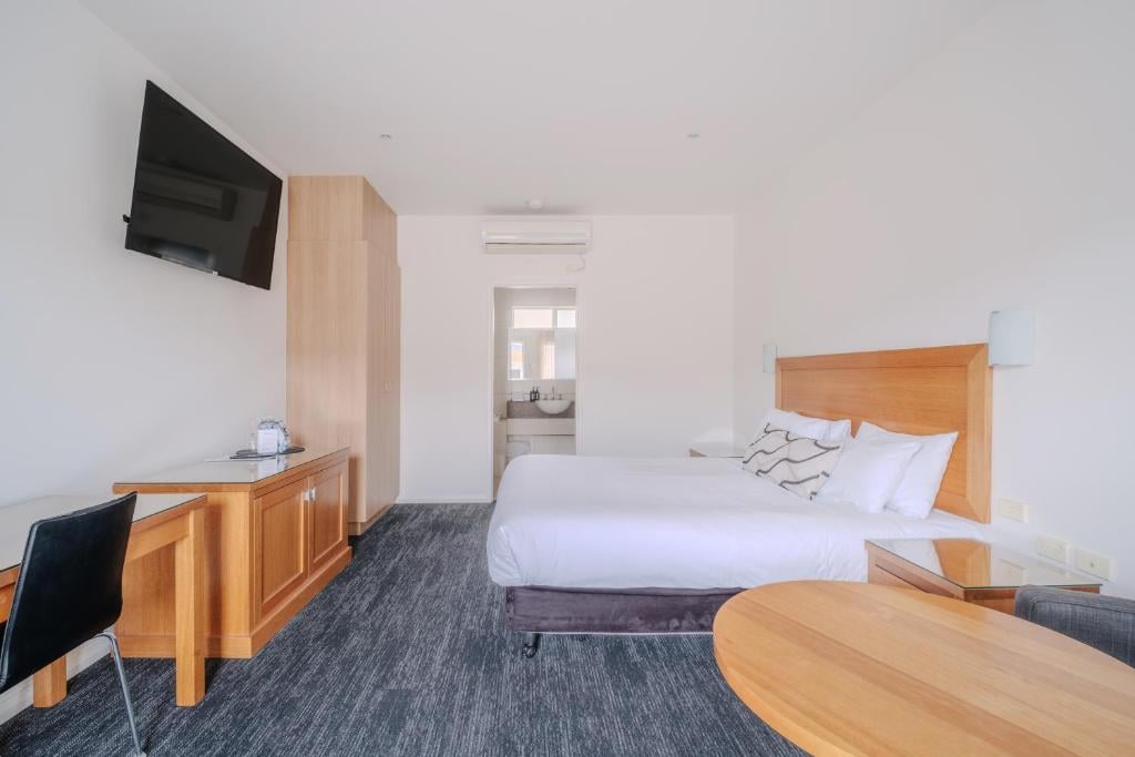 Double Deluxe One Bed