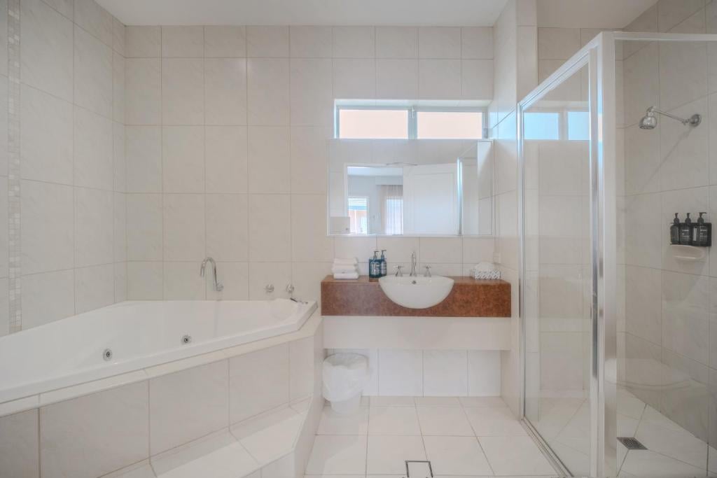 Double Deluxe One Bed