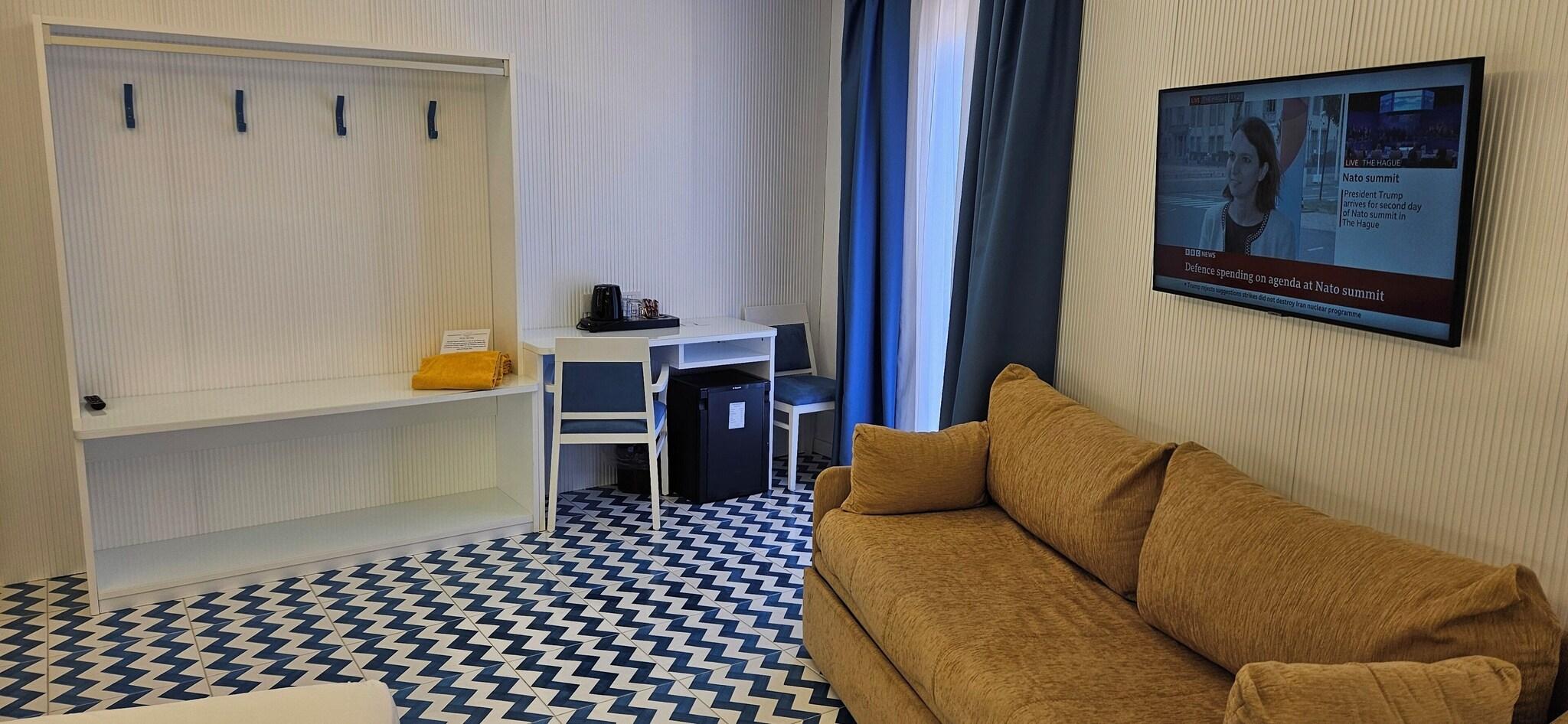 Quadruple King Bed One Bedroom 