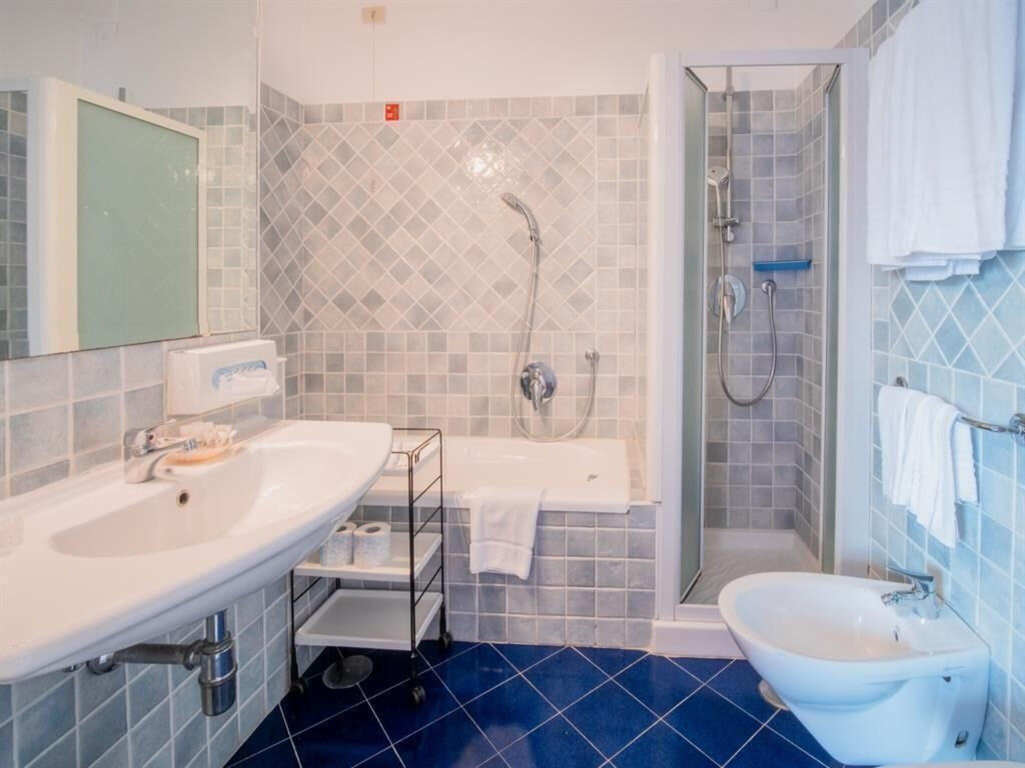 Quadruple Two Double Beds One Bedroom 