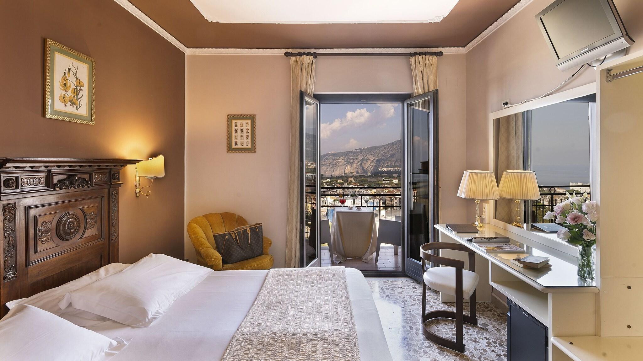 Double Classic Queen Bed