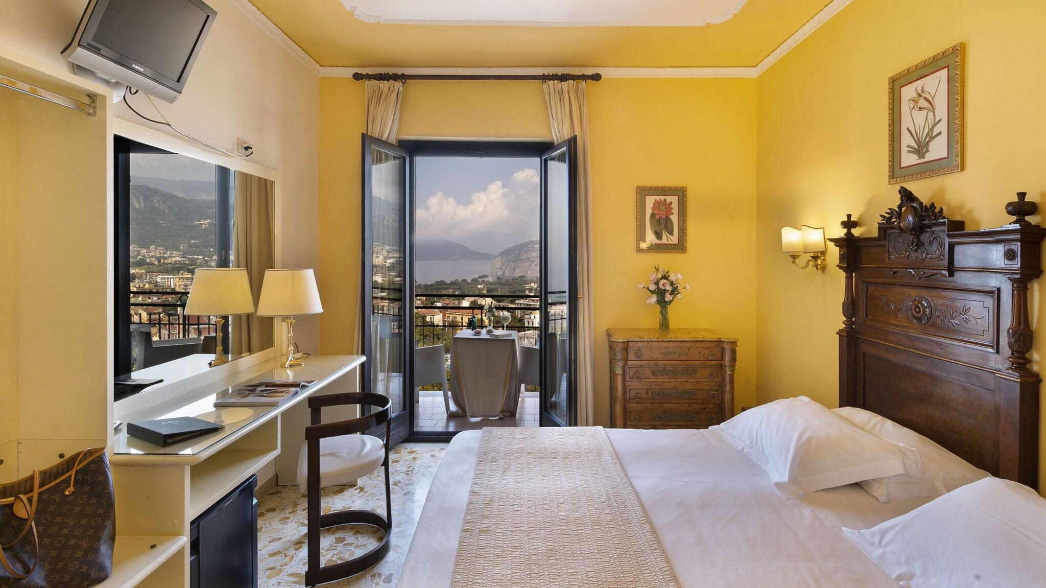 Double Classic Queen Bed