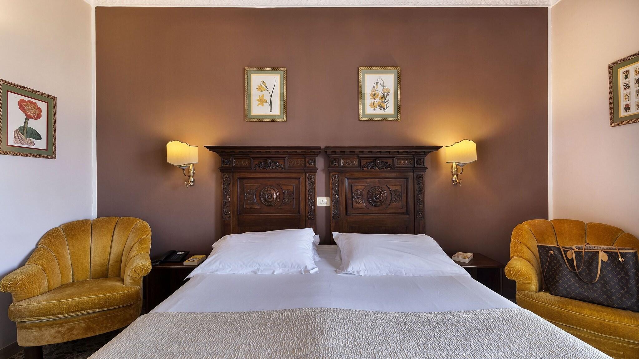 Double Classic Queen Bed