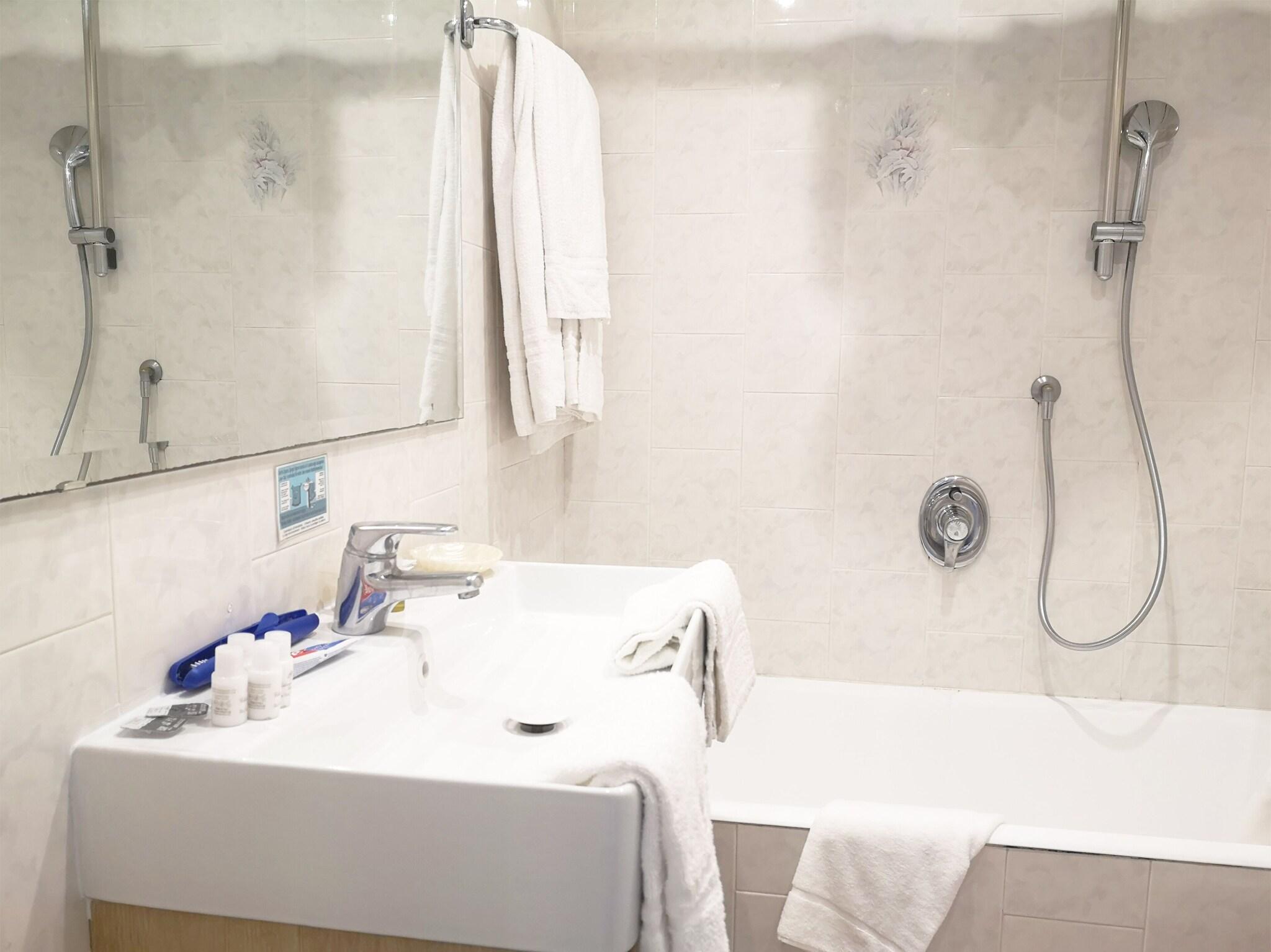 Double Classic Queen Bed