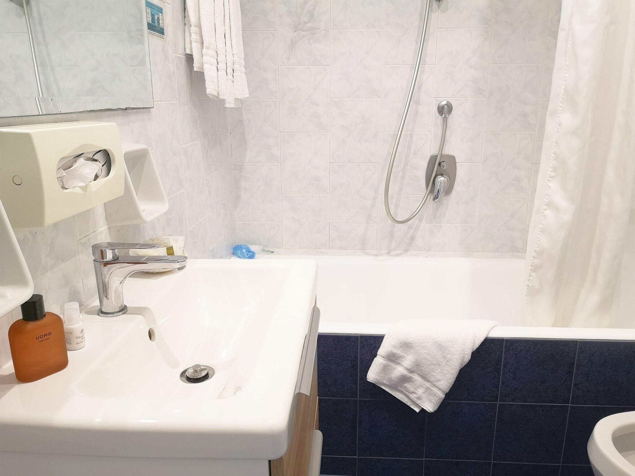 Double Classic Queen Bed