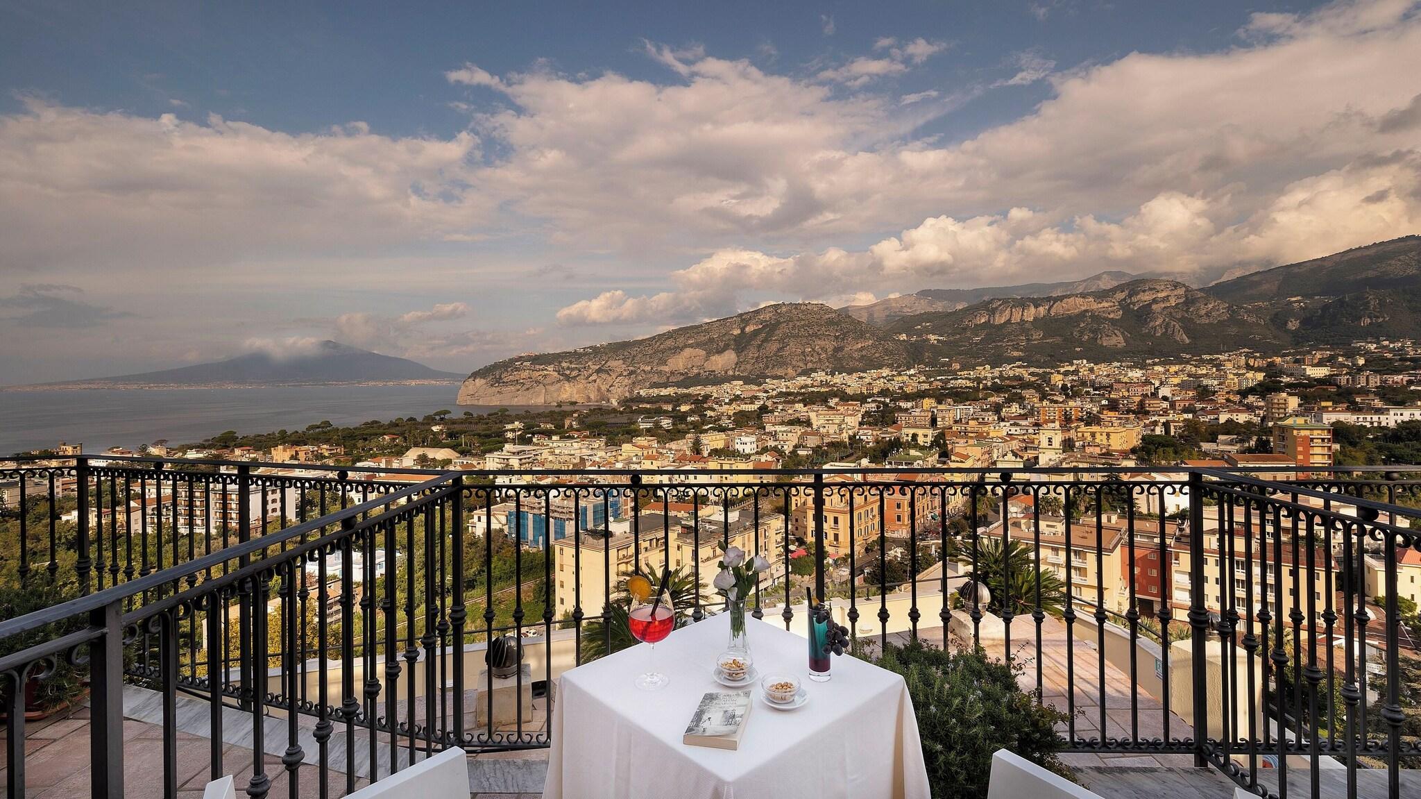 Double Classic Queen Bed