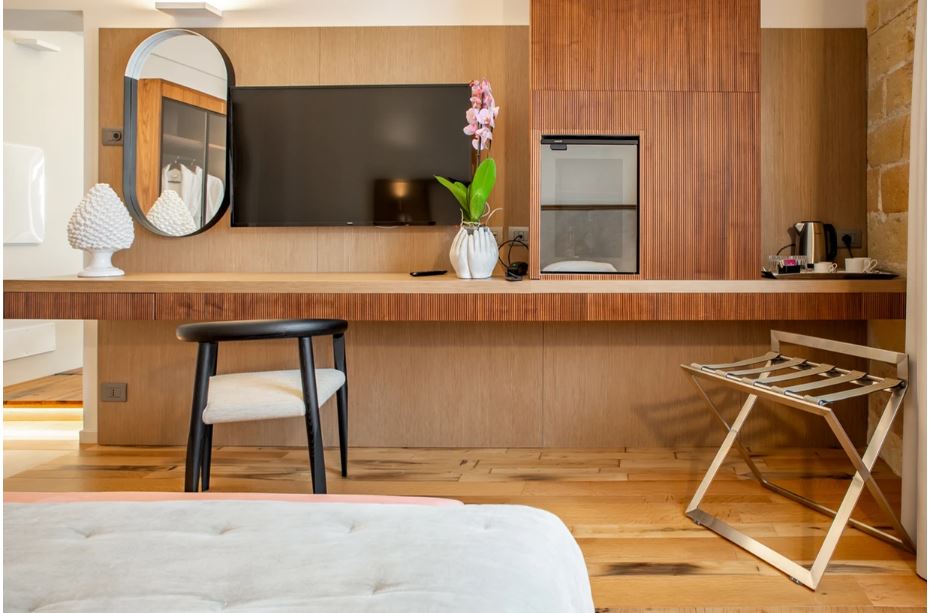 Suite King Bed with Jacuzzi