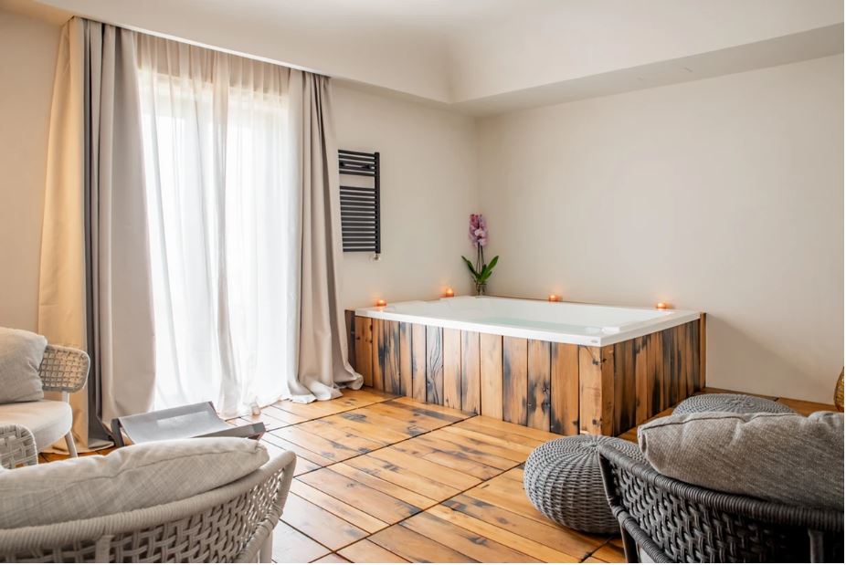 Suite King Bed with Jacuzzi