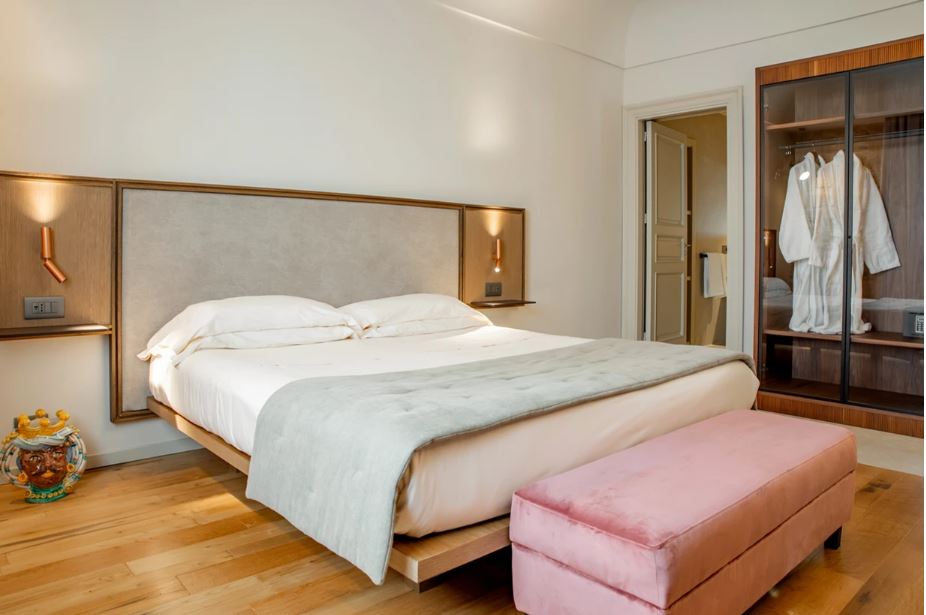 Suite King Bed with Jacuzzi