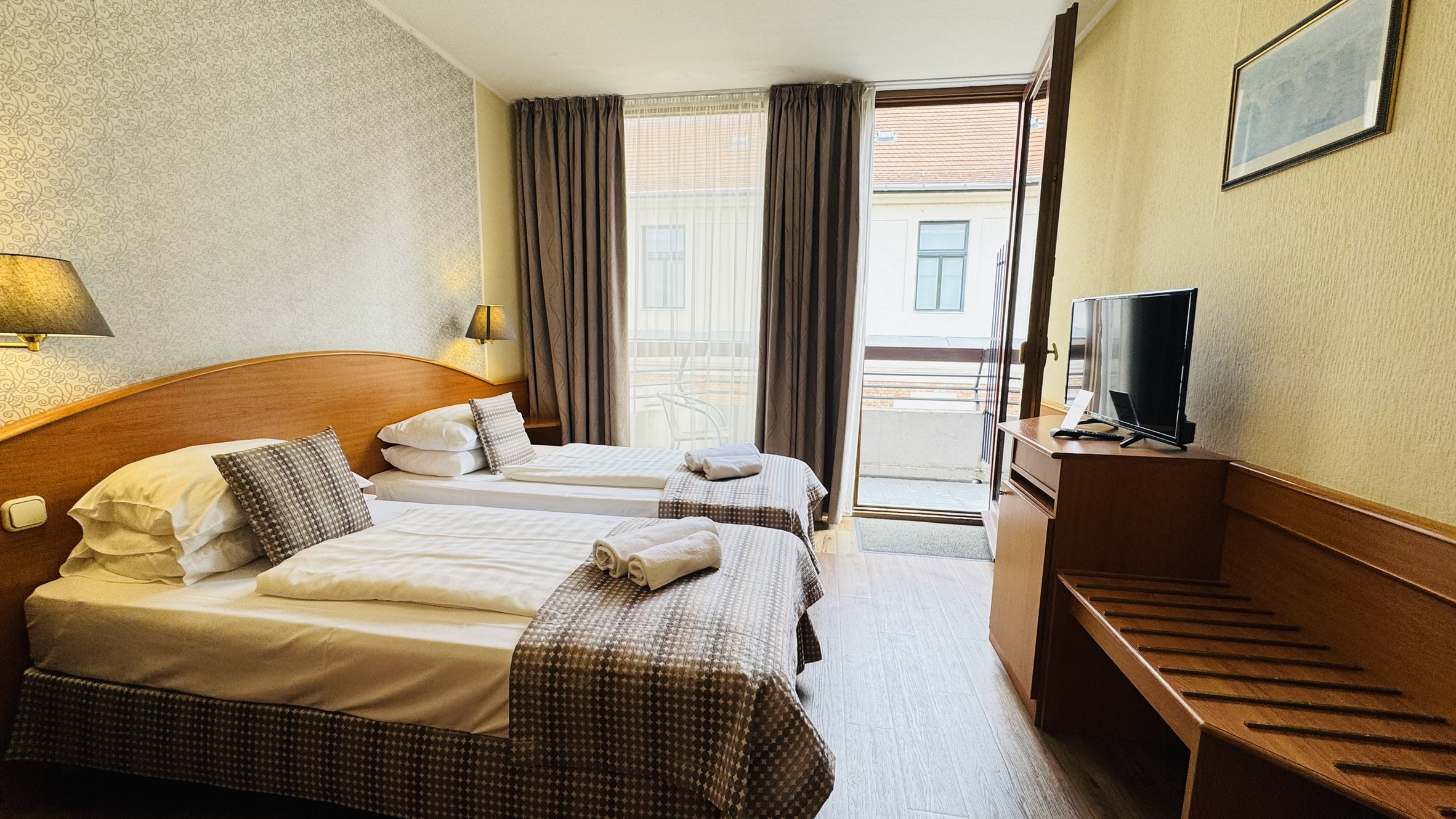 Twin Deluxe with Balcony