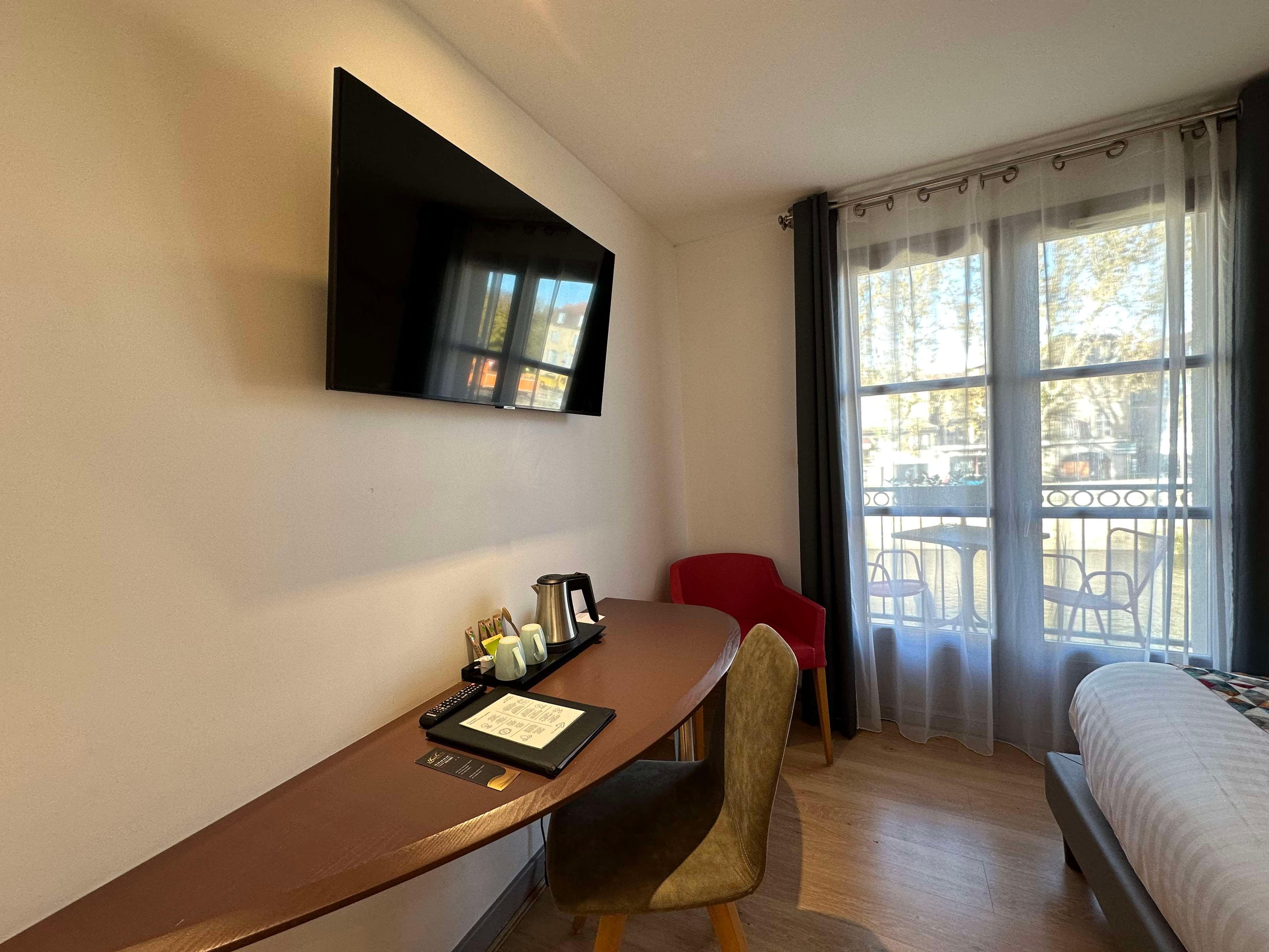 Double Queen Size Bed