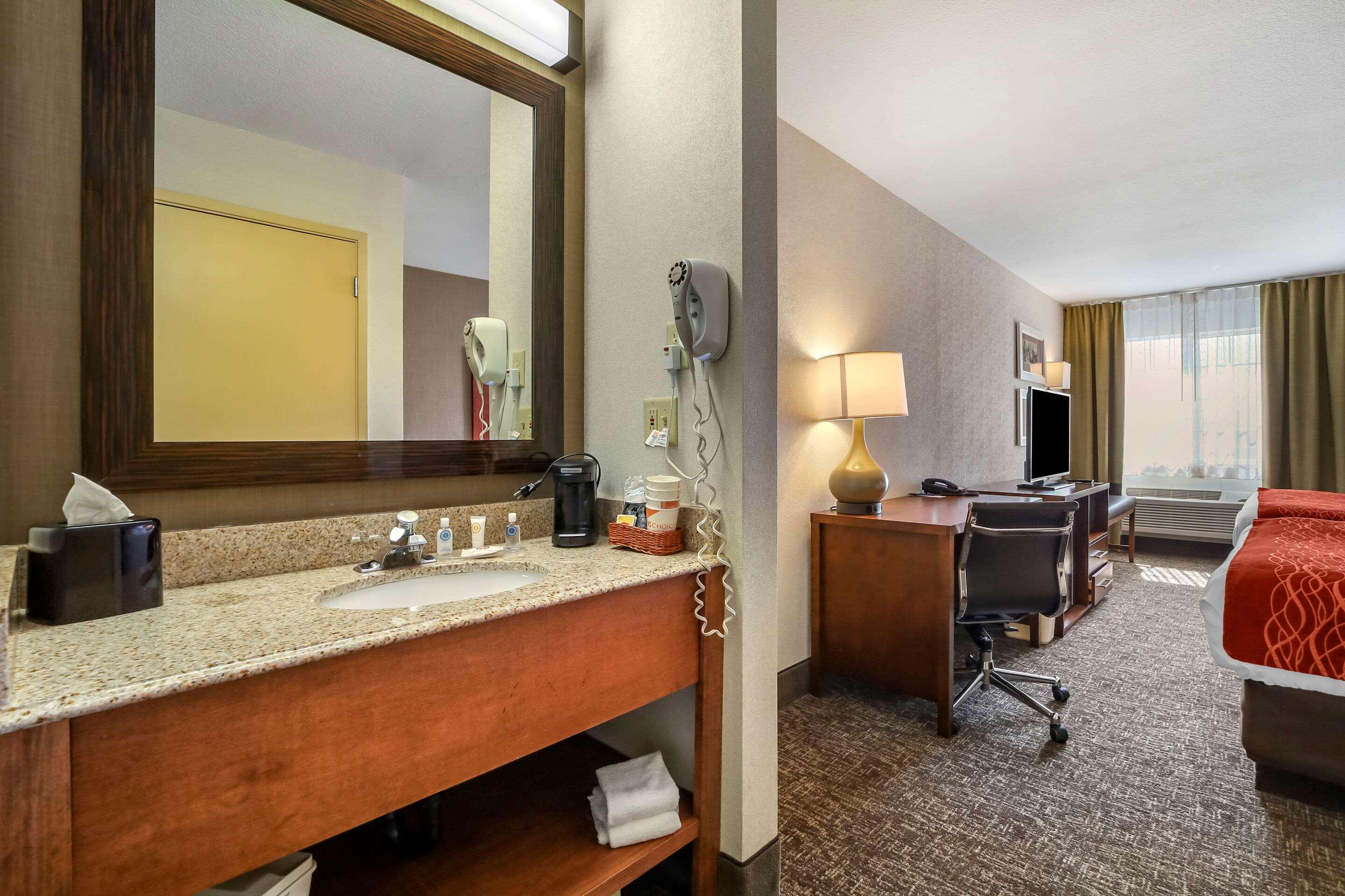 Twin Two Queen Beds Non Smoking