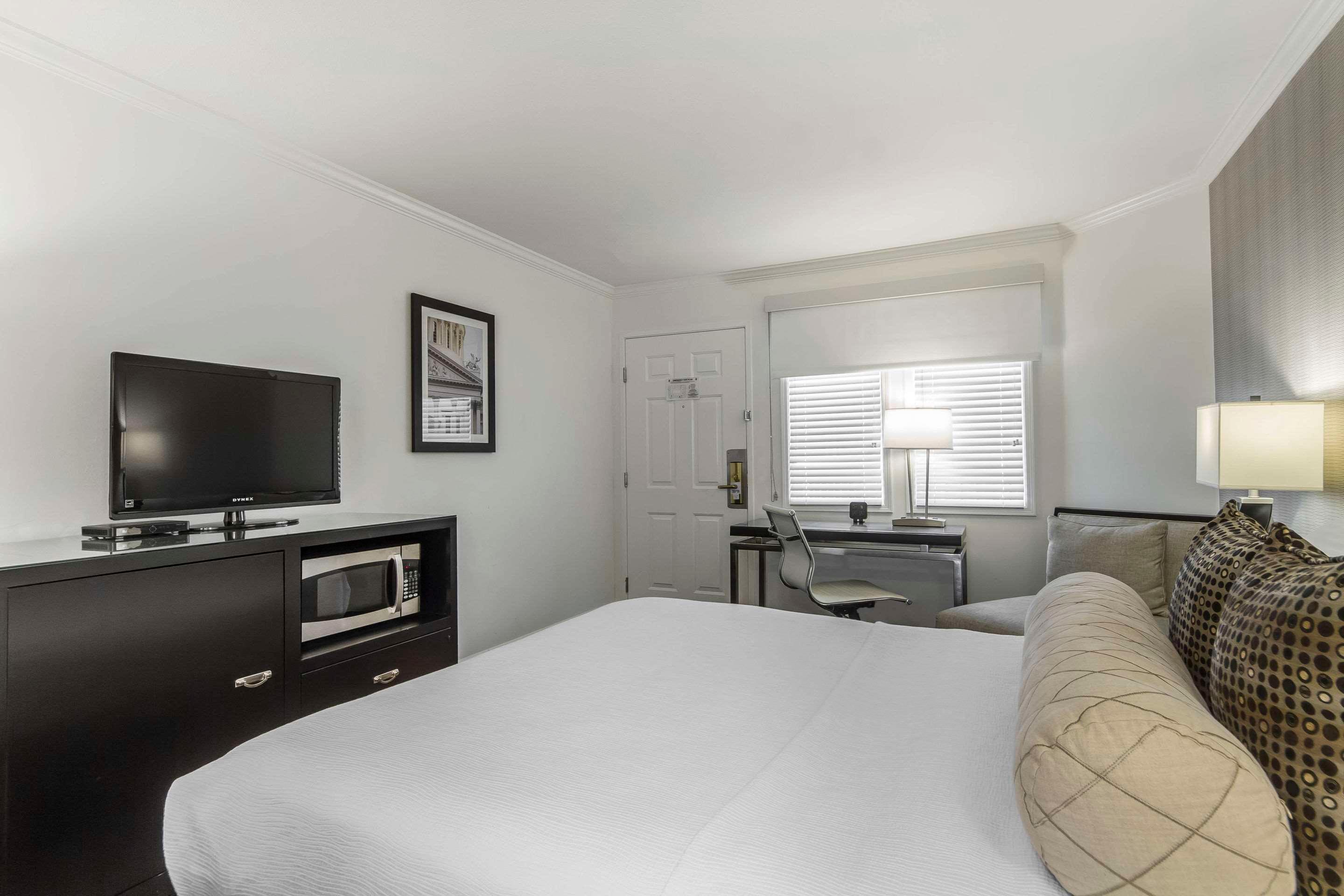 Double Queen Bed Non Smoking