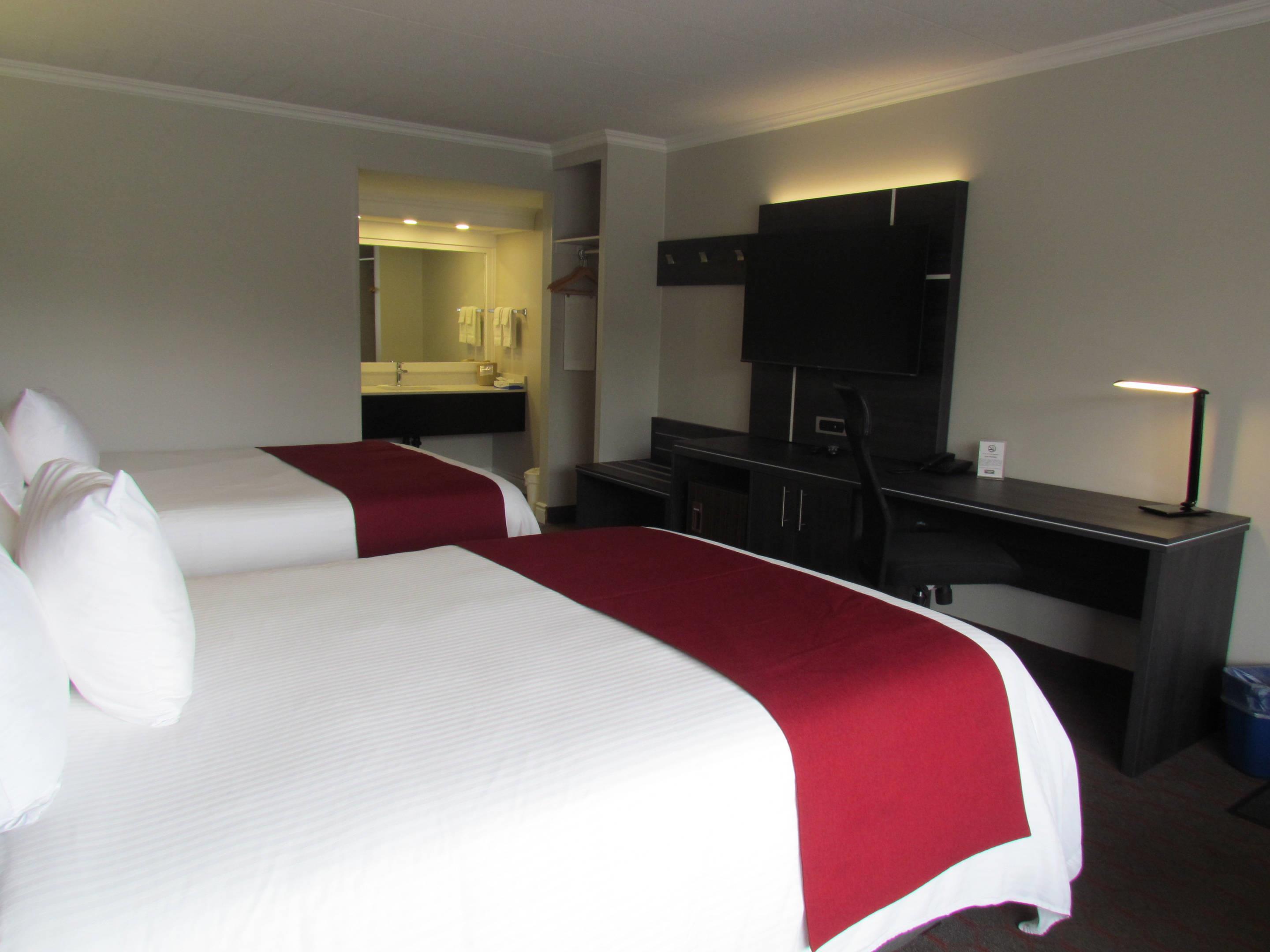 Twin Two Queen Beds Non Smoking