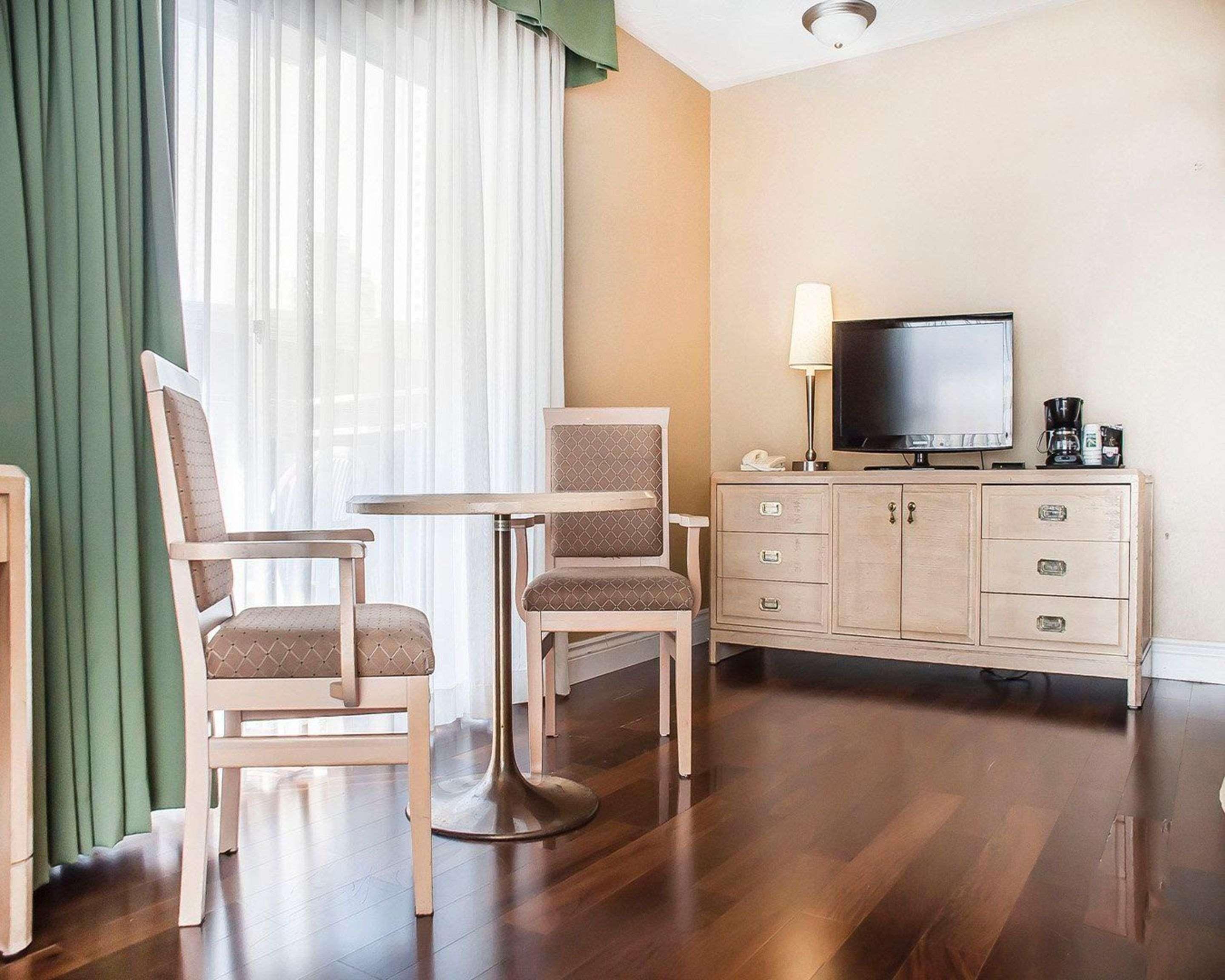 Twin Two Queen Beds Non Smoking