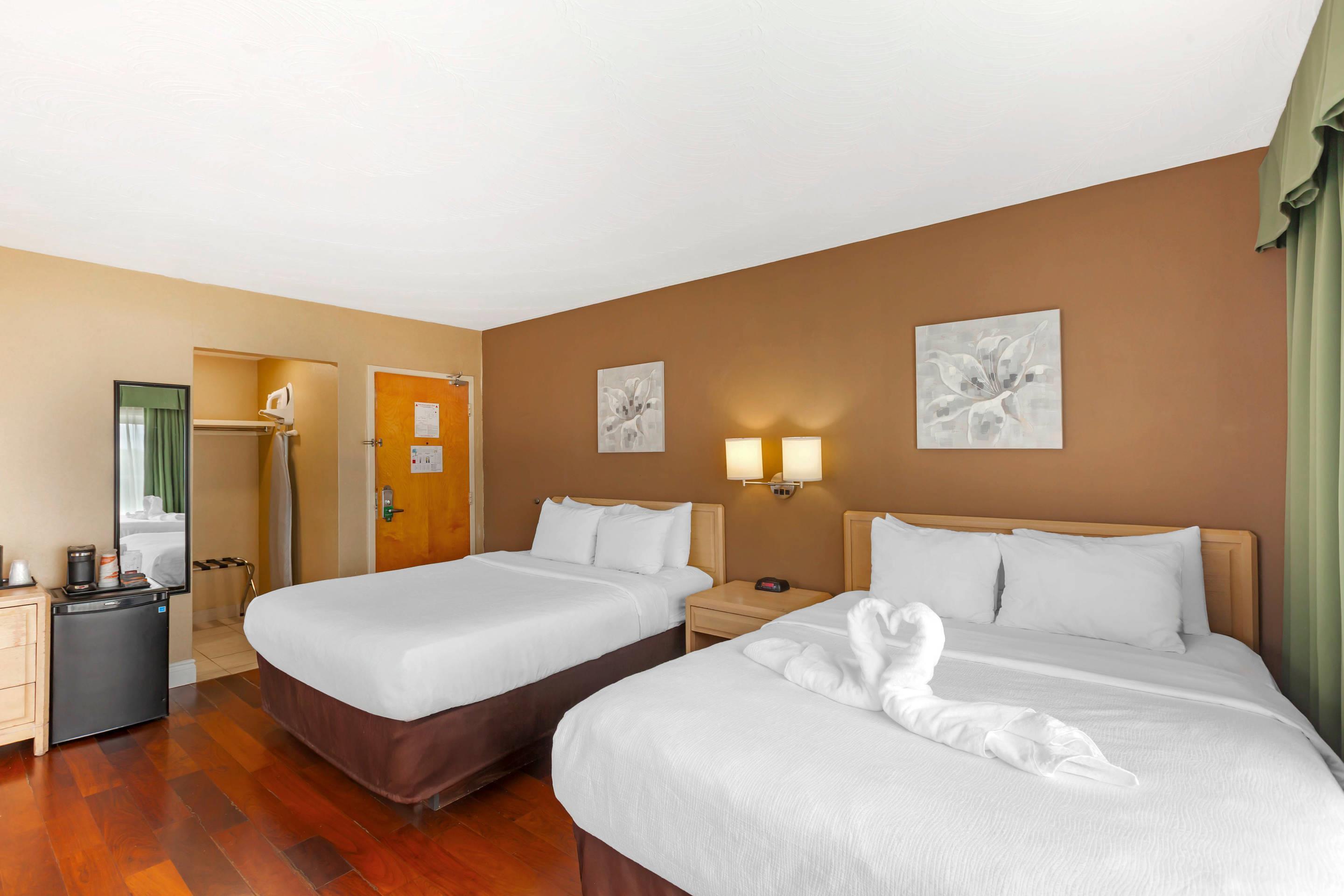 Twin Two Queen Beds Non Smoking