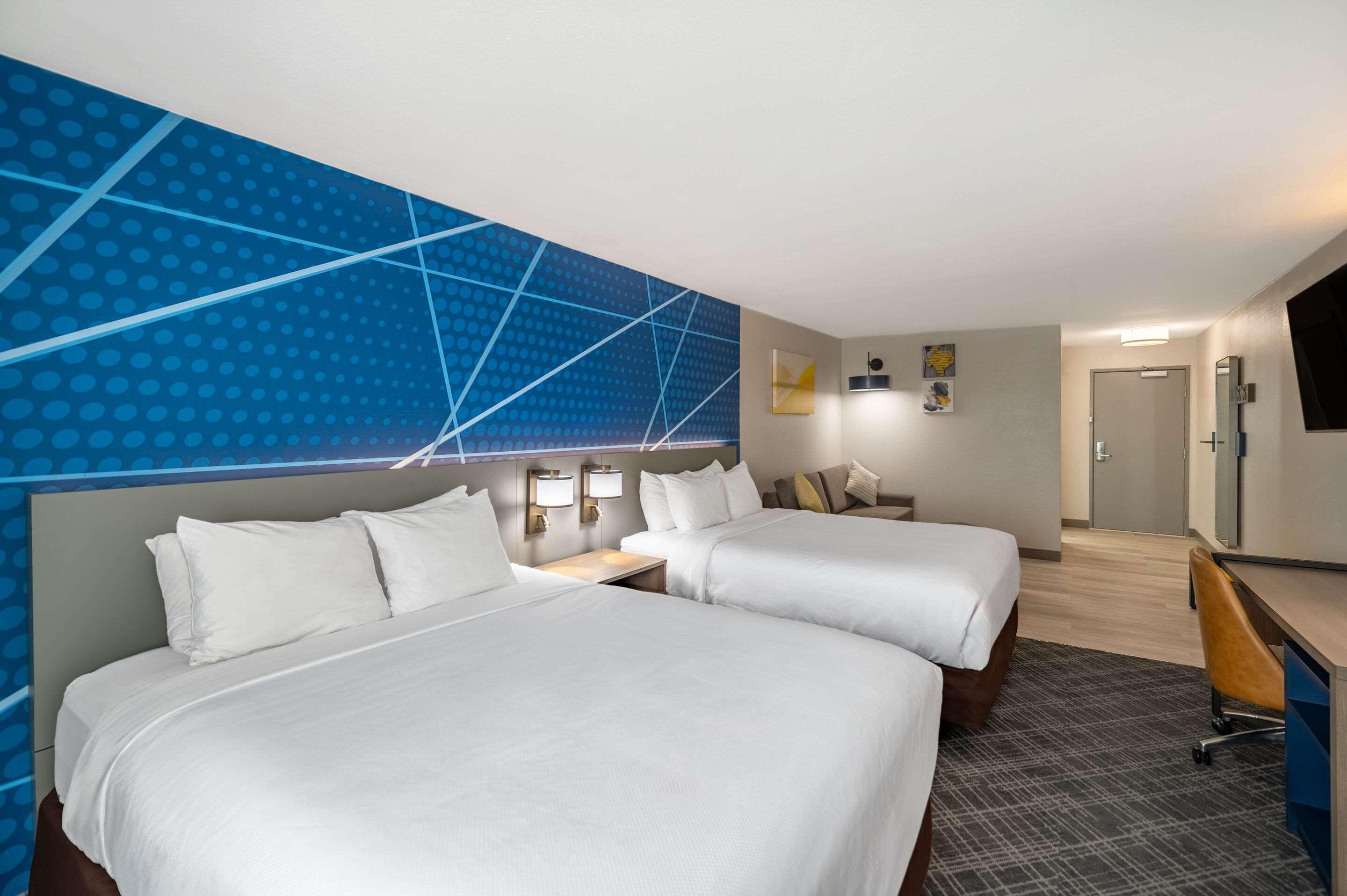 Suite Two Queen Beds Non Smoking