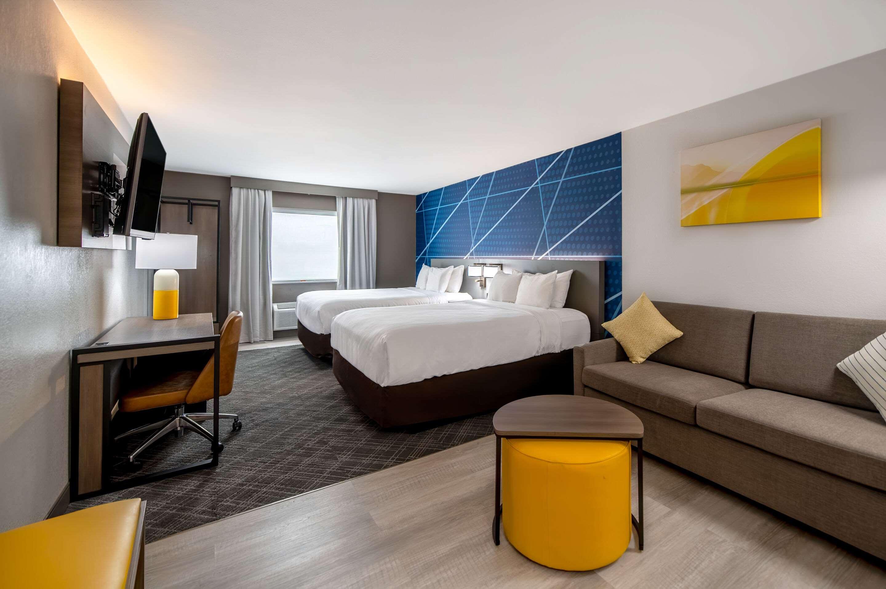 Suite Two Queen Beds Non Smoking