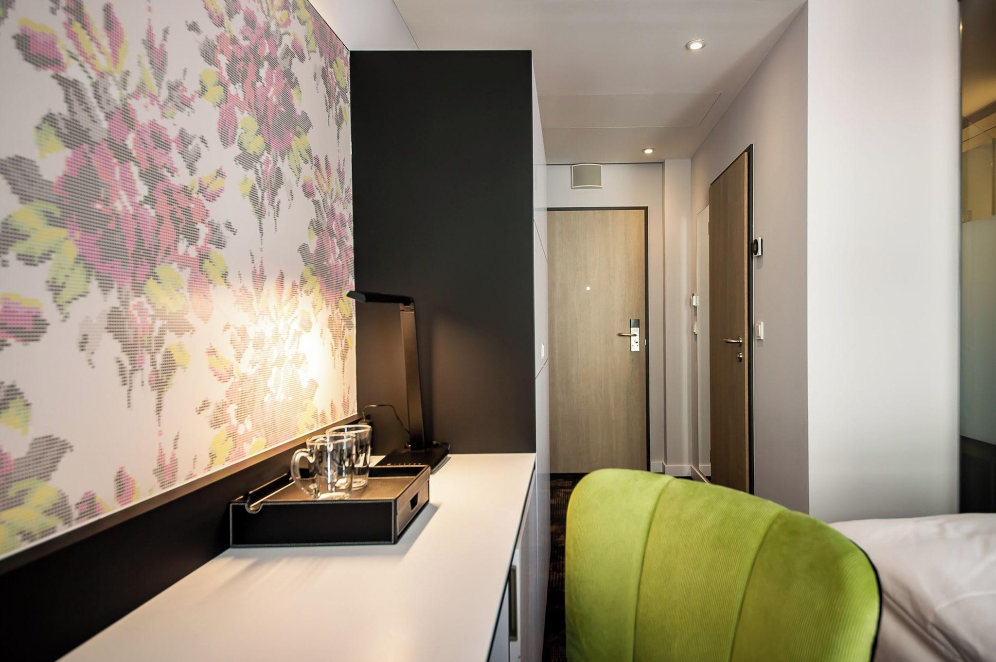 Double Business Queen Bed