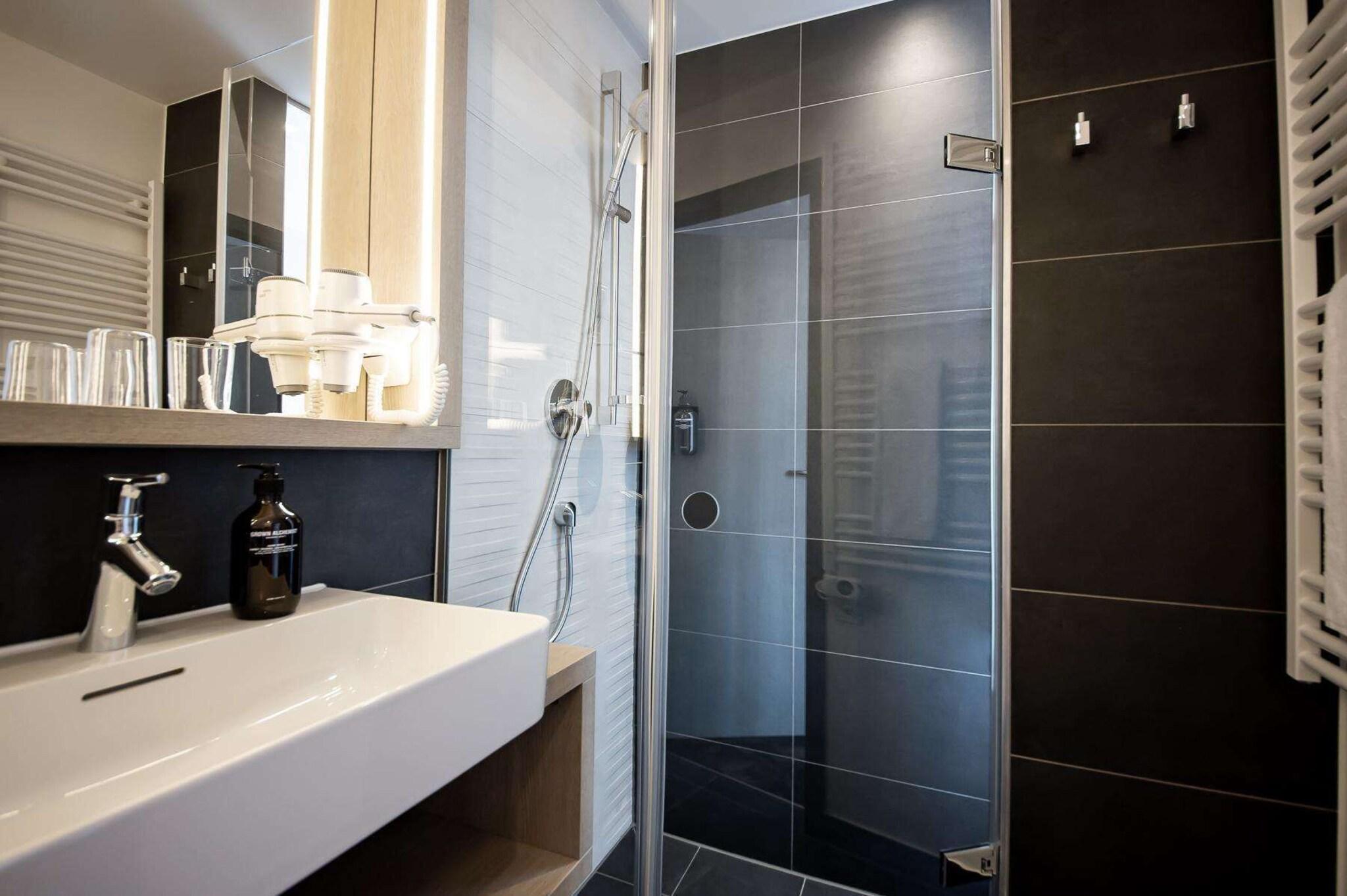 Double Business Queen Bed