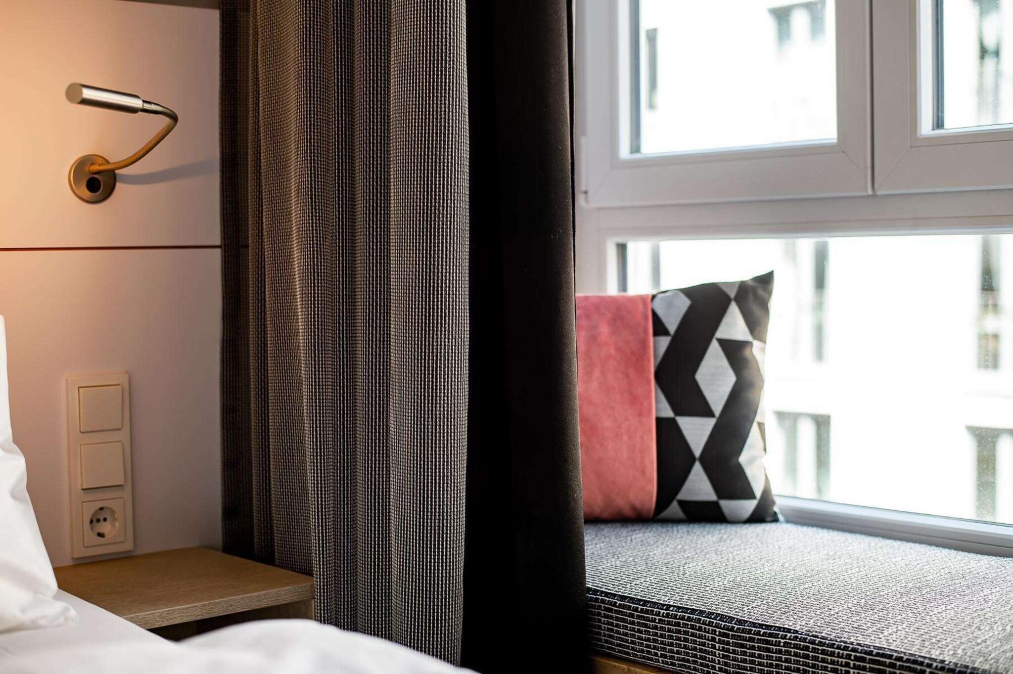 Double Business Queen Bed