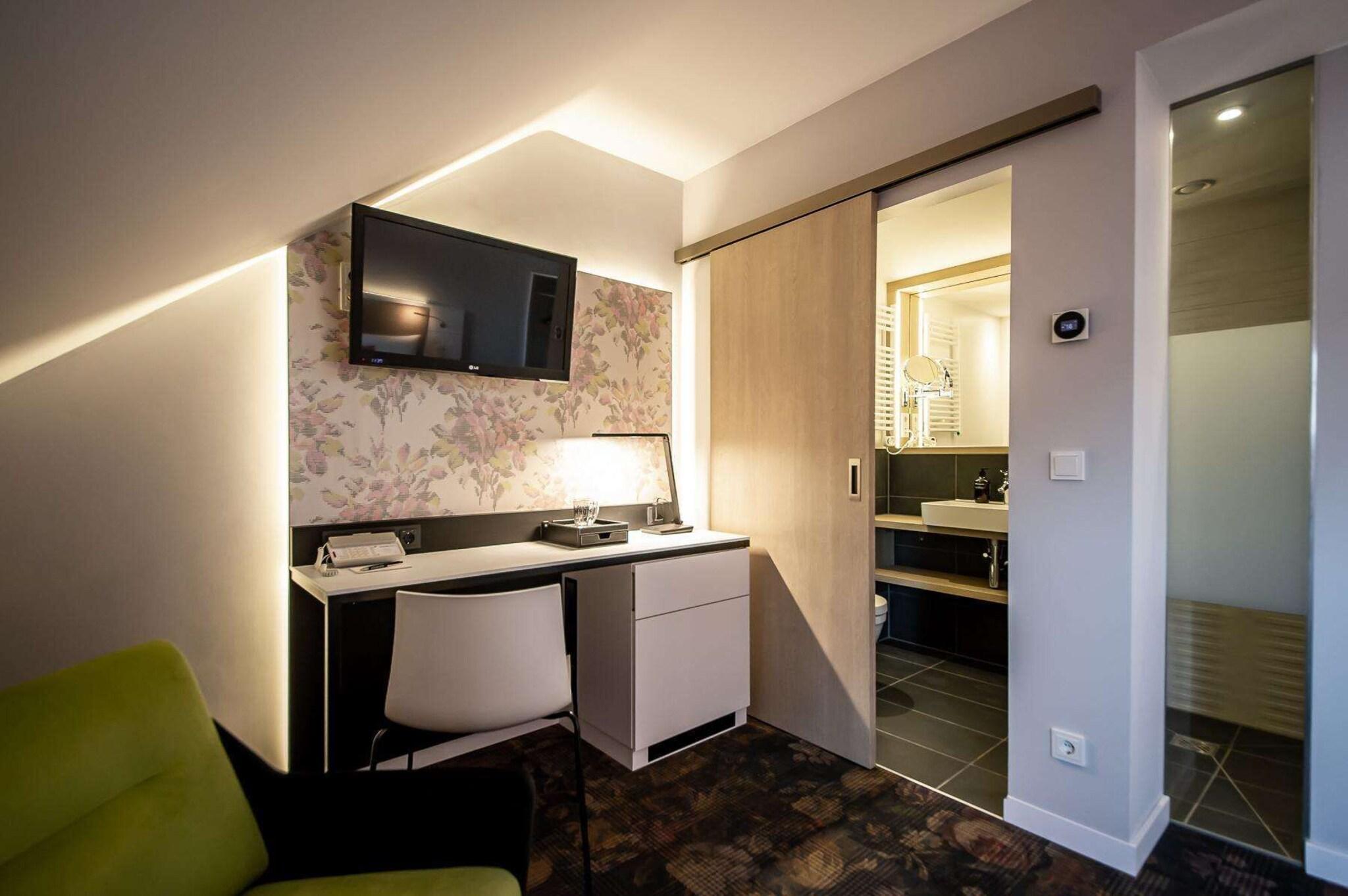 Double Business Queen Bed