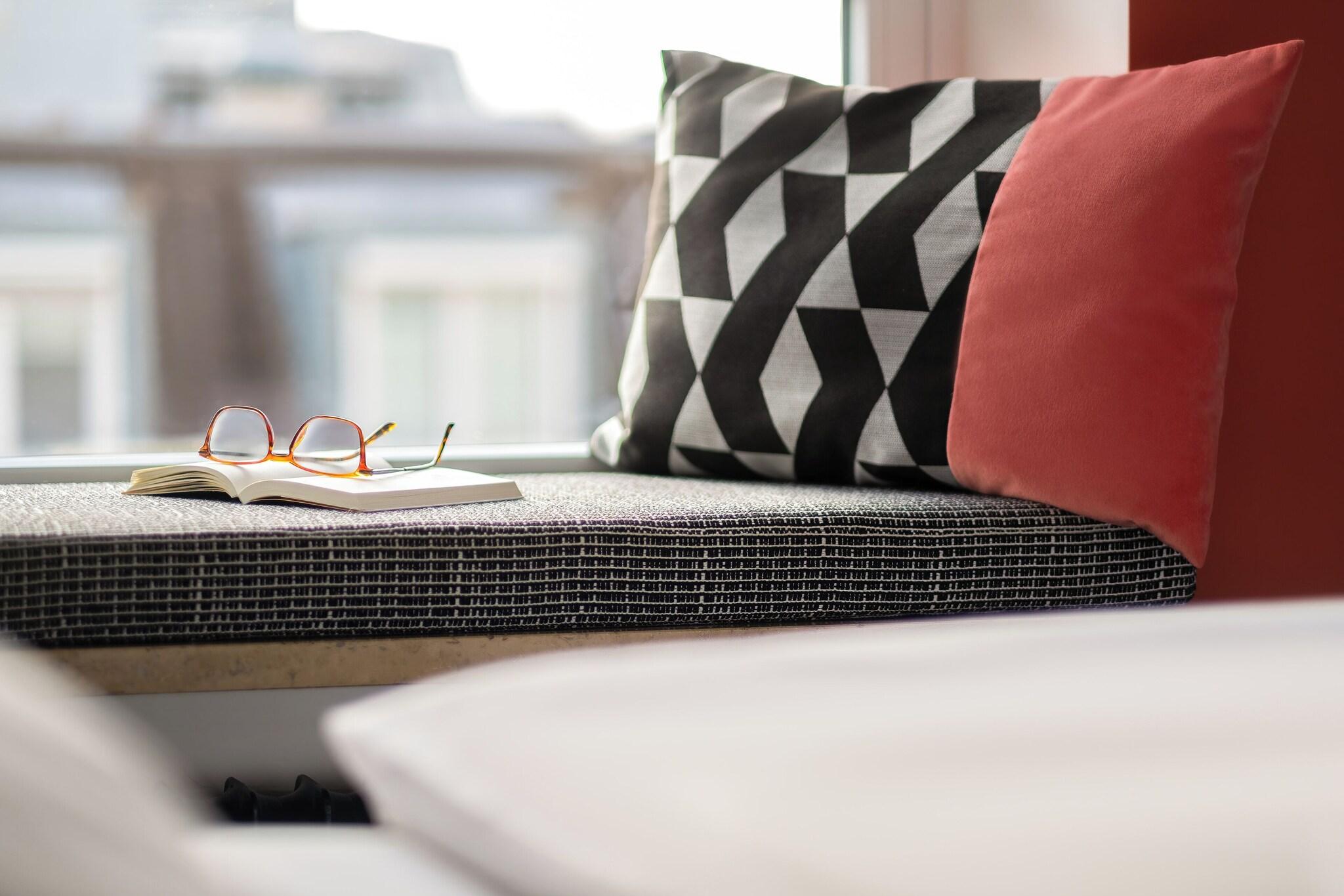 Double Business Queen Bed