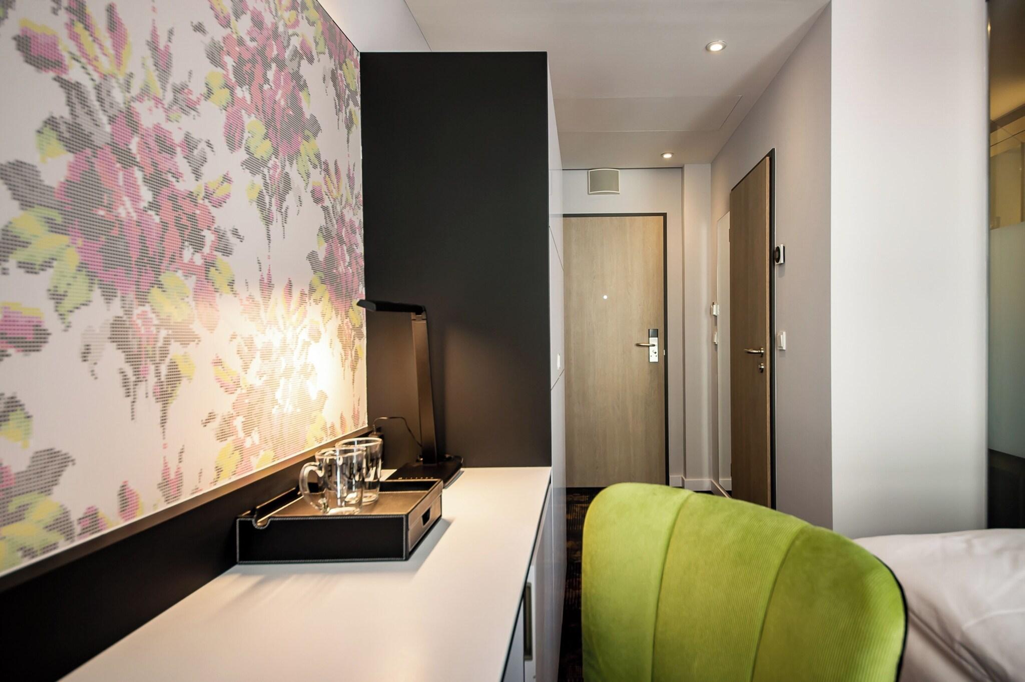 Double Business Queen Bed