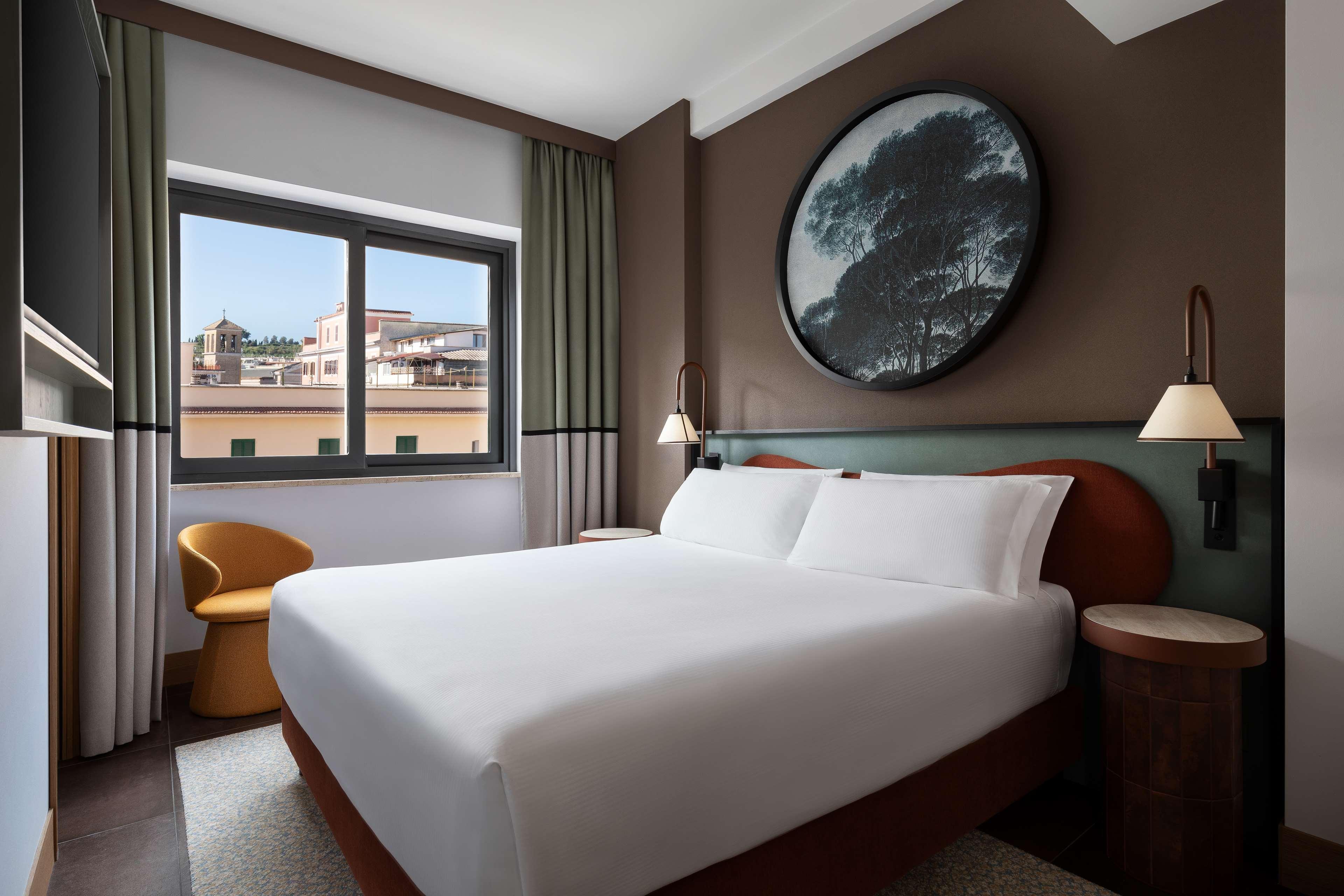 Double or Twin Guest Room King Bed