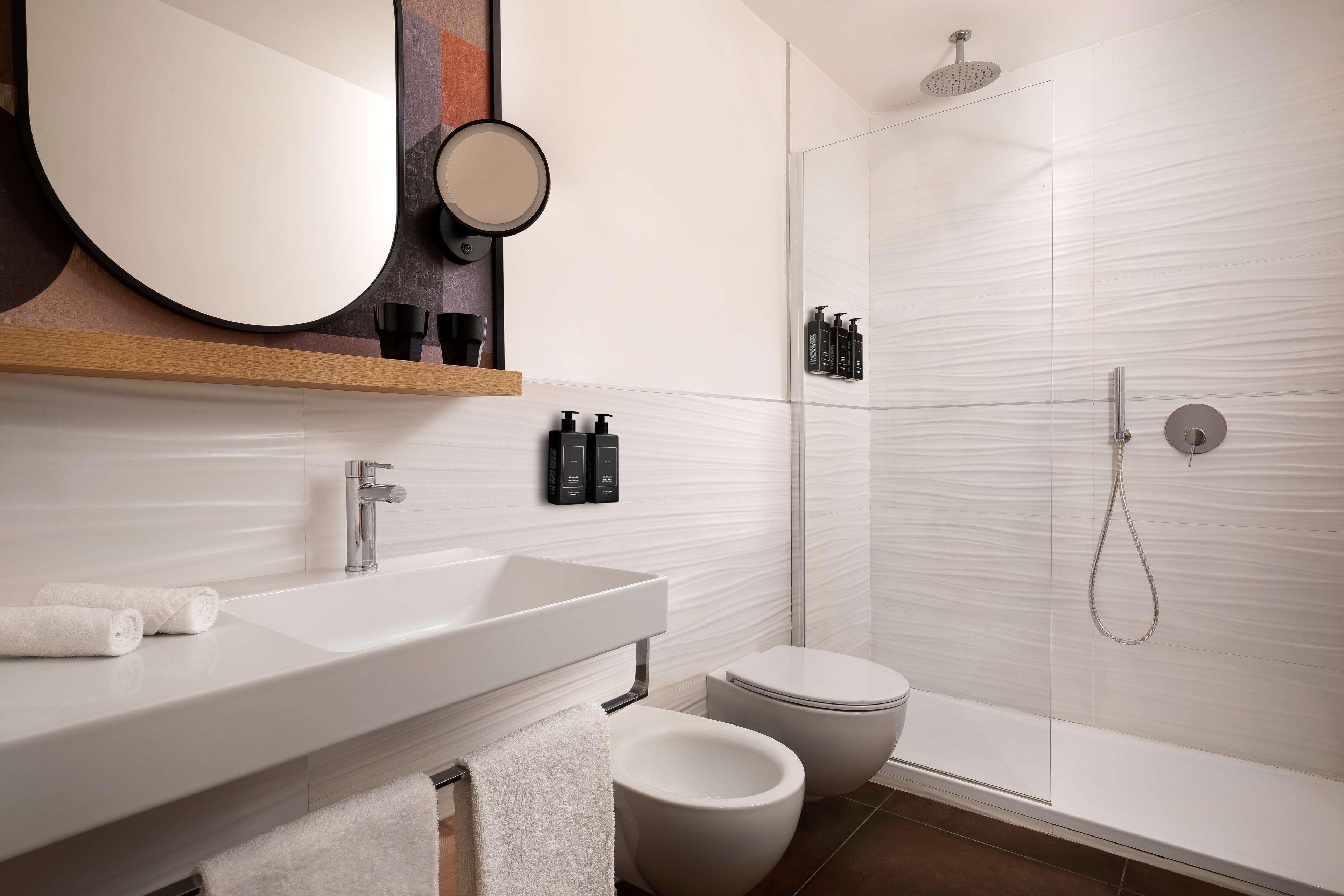 Double or Twin Guest Room King Bed