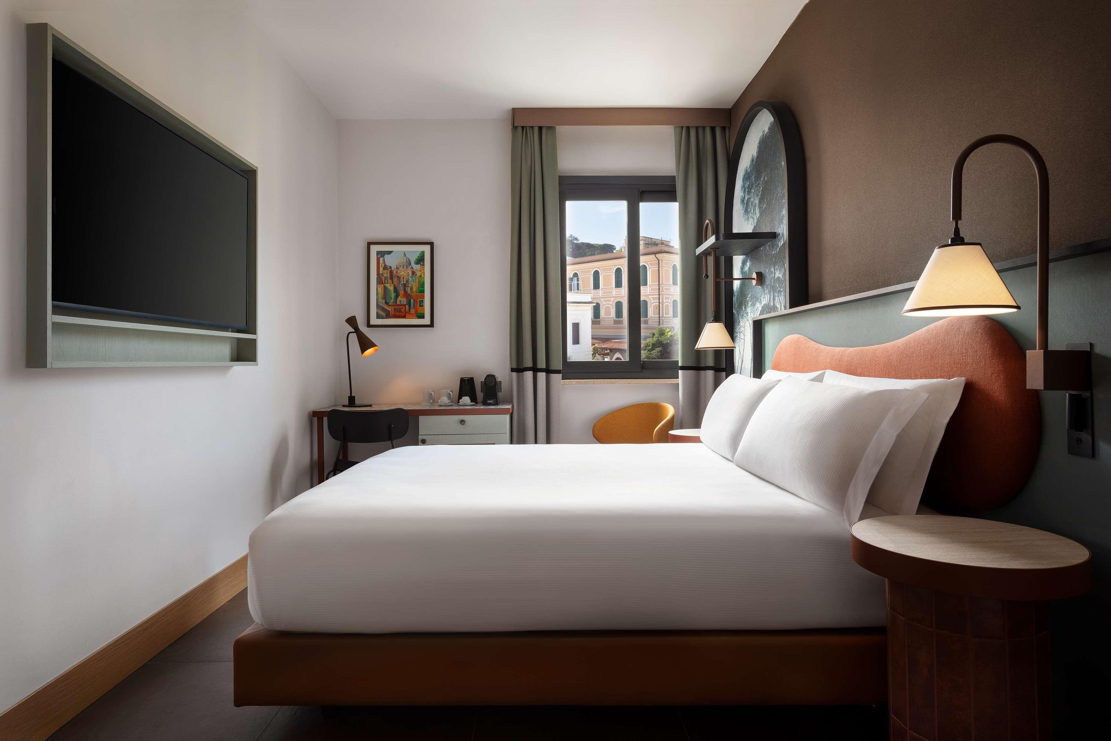 Double or Twin Guest Room Queen Bed