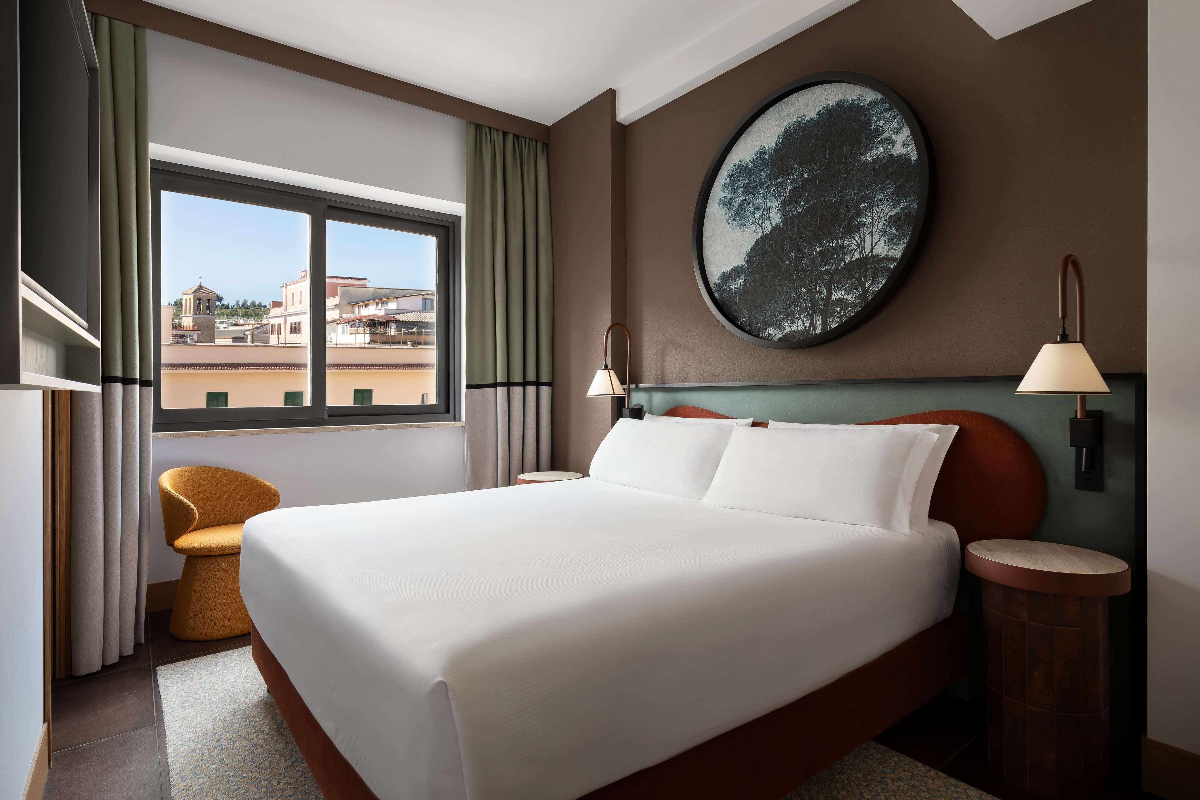 Double or Twin Guest Room Queen Bed