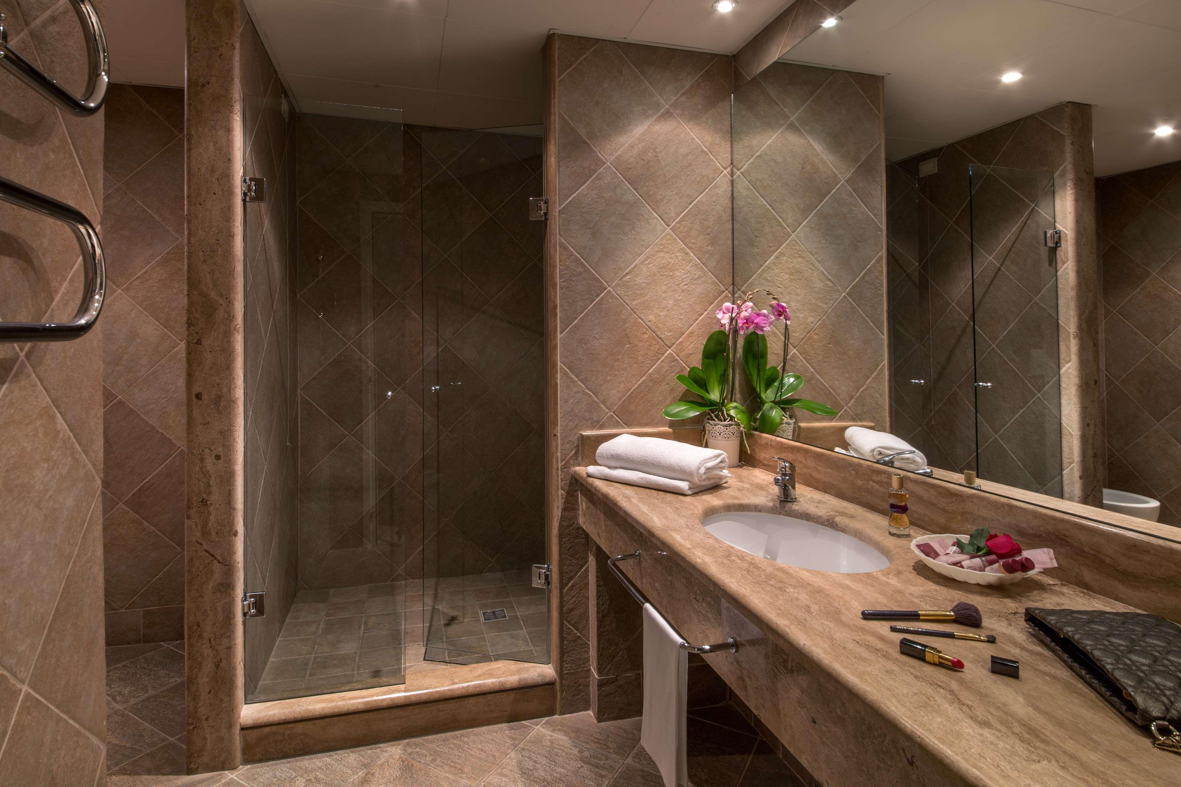 Suite Queen Size Bed