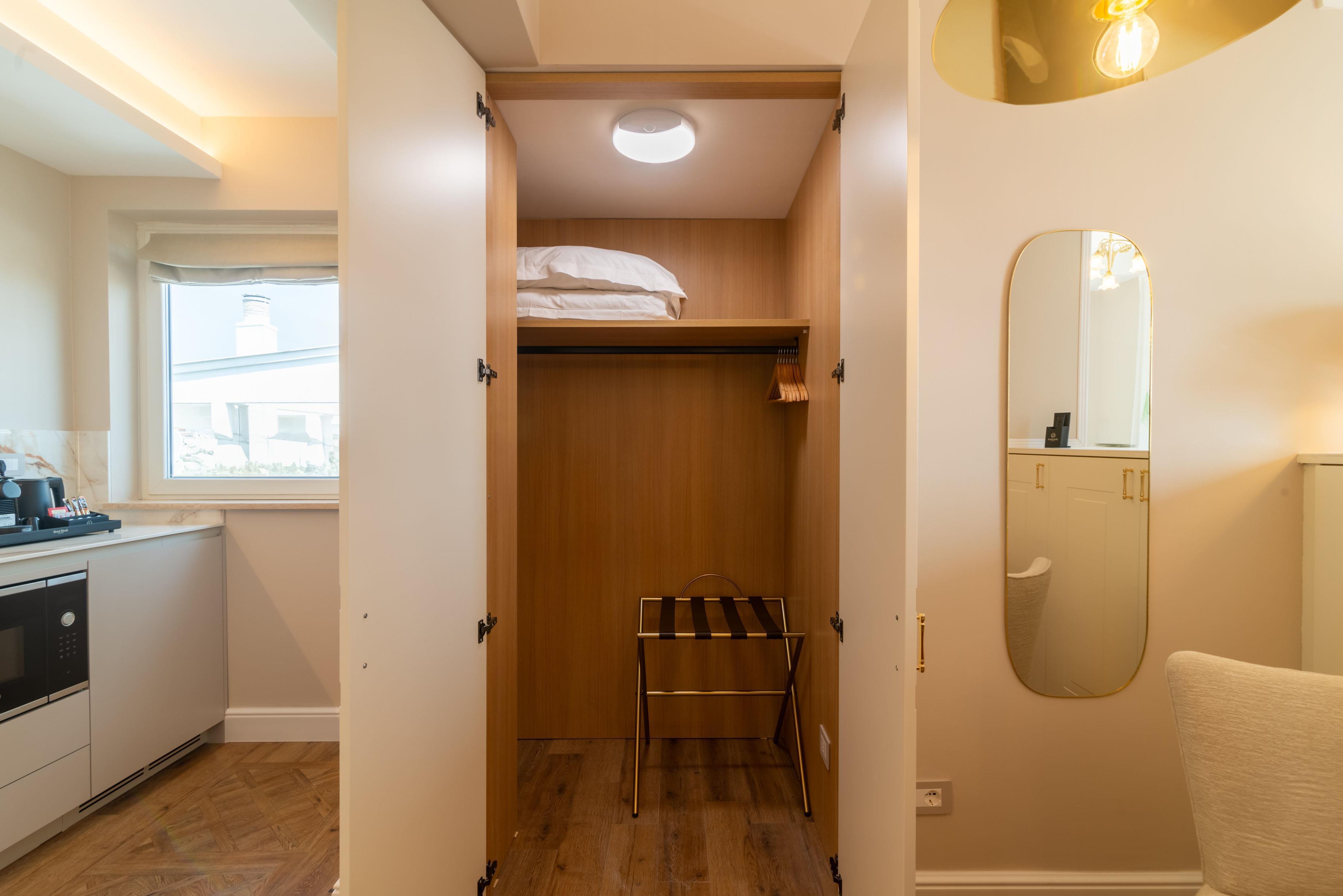 Junior Suite Queen Size Bed