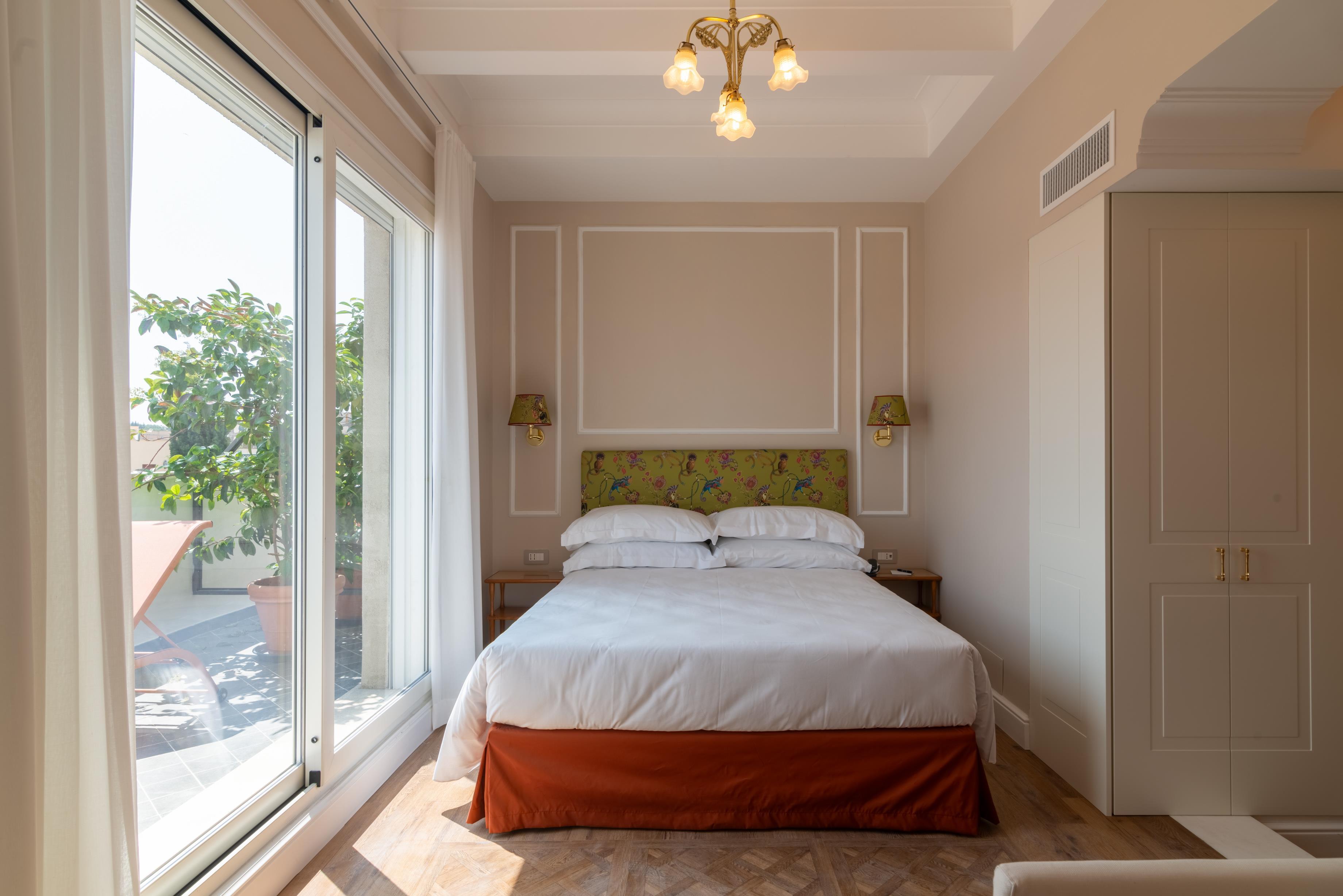 Junior Suite Queen Size Bed