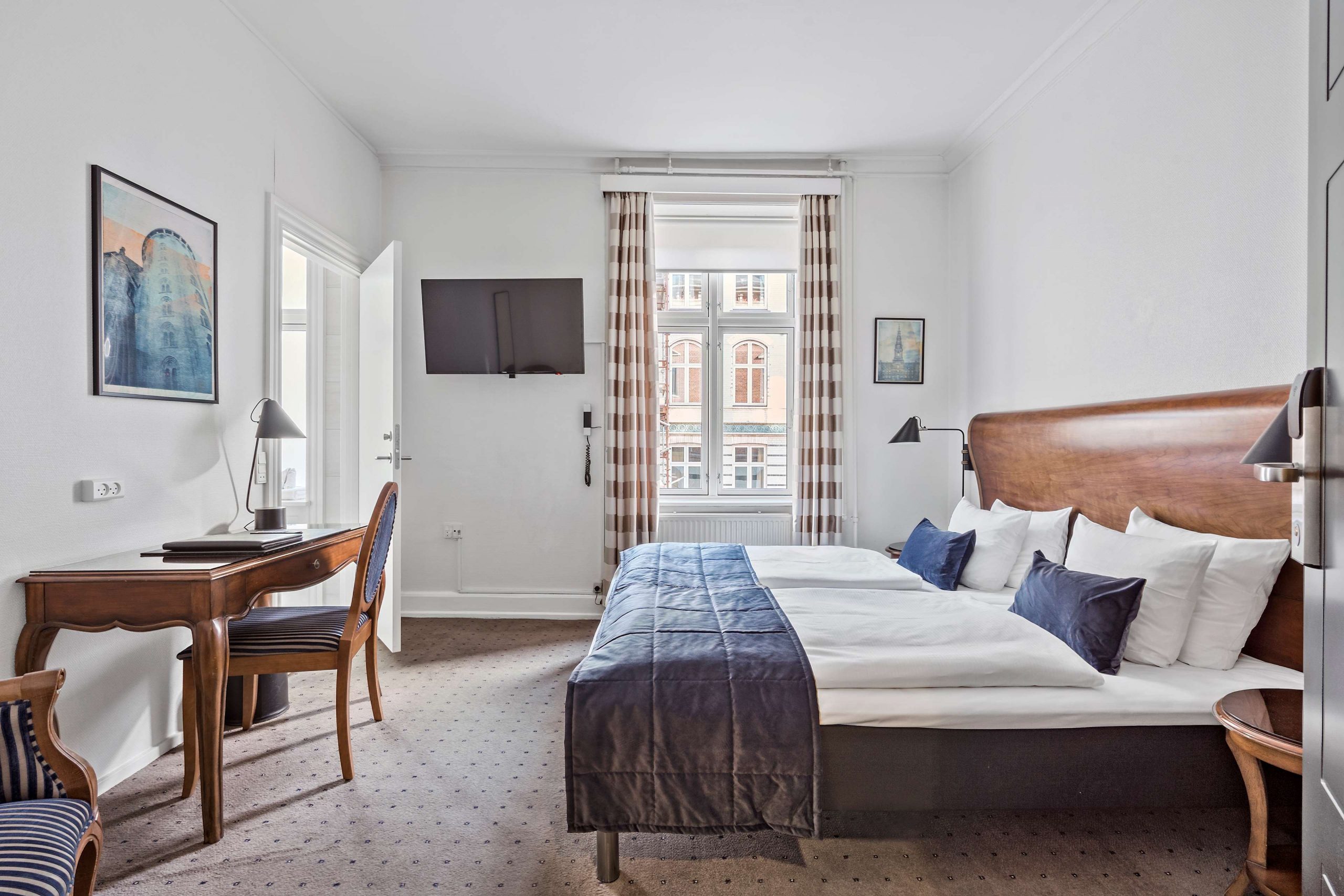 Double Queen Size Bed