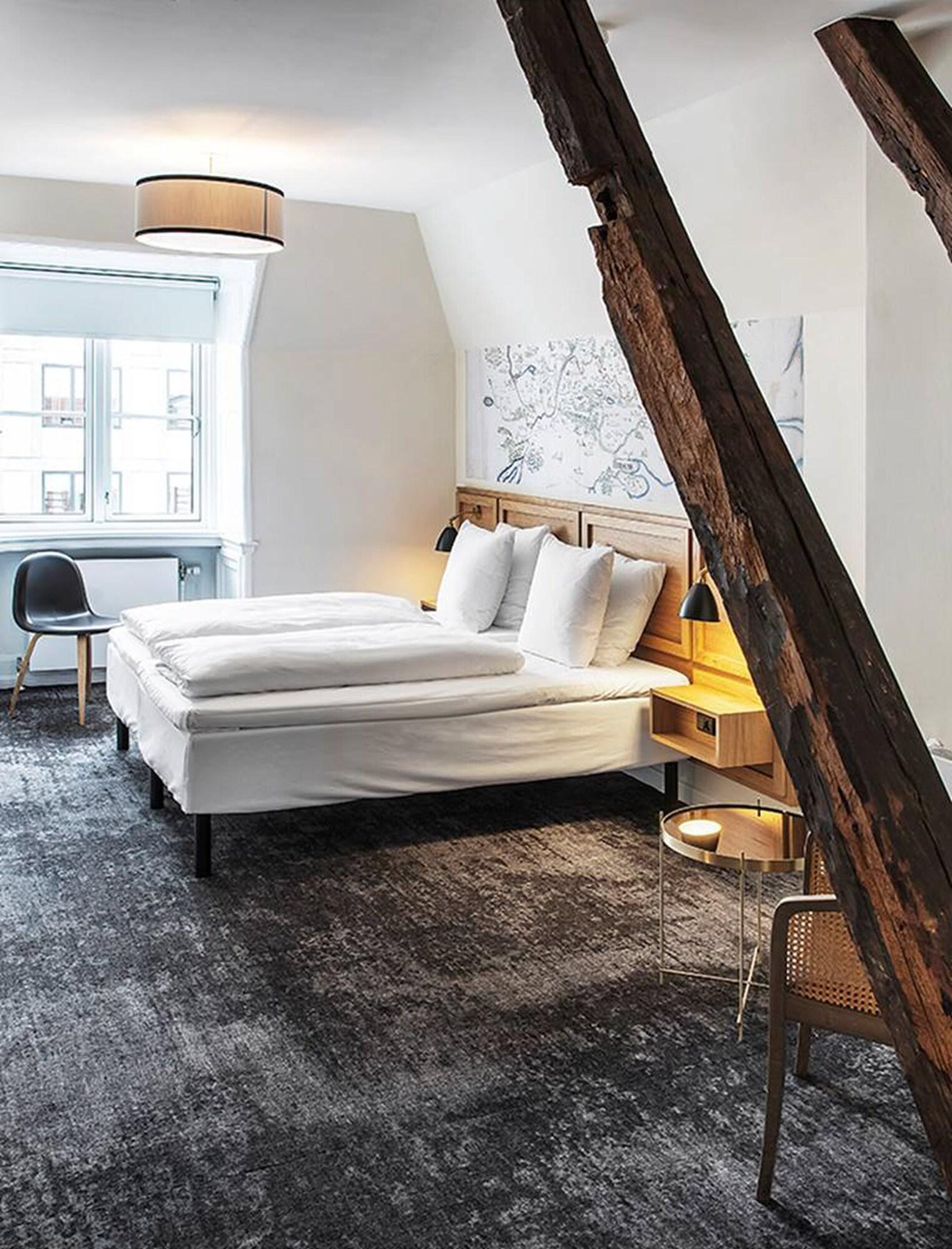 Double Superior Queen Bed