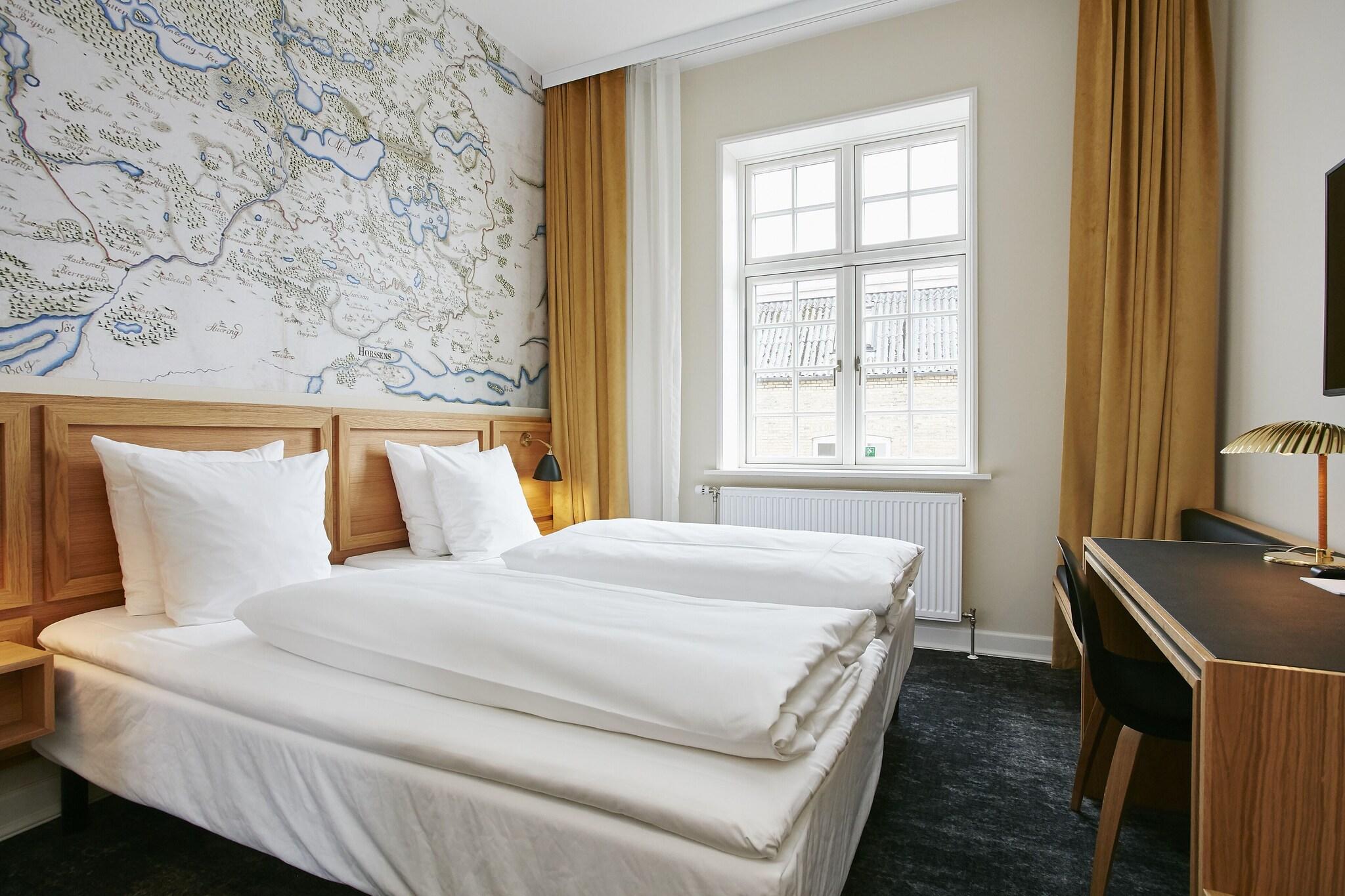 Double Queen Size Bed