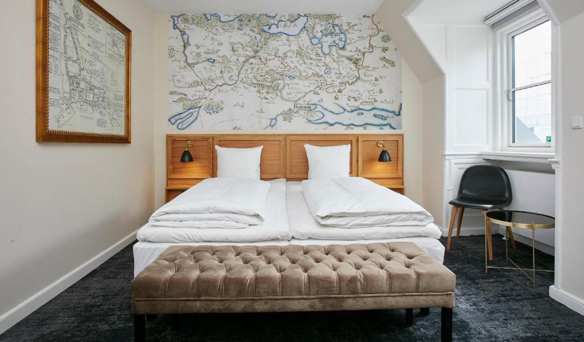 Double Deluxe Queen Bed