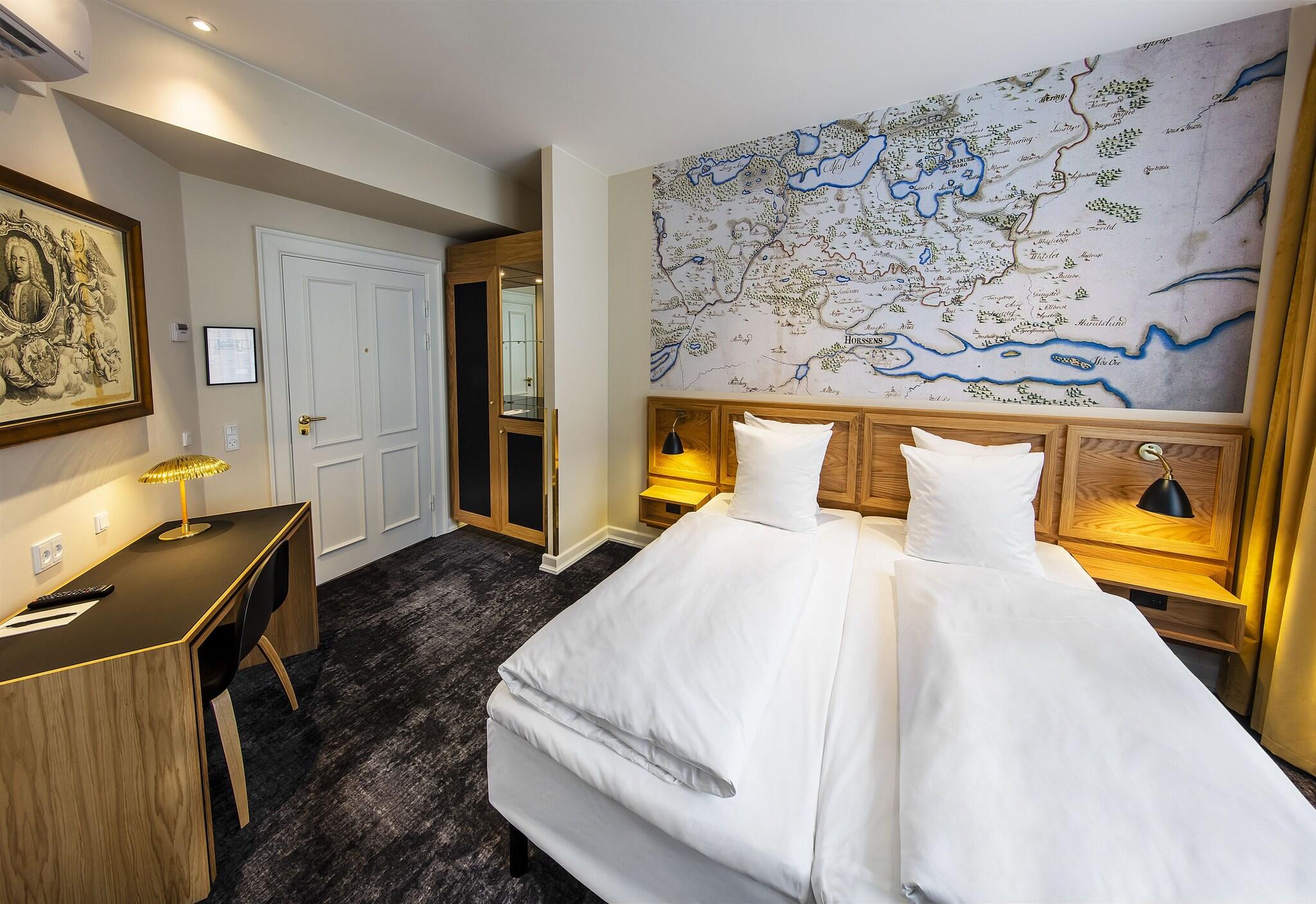 Double Queen Size Bed