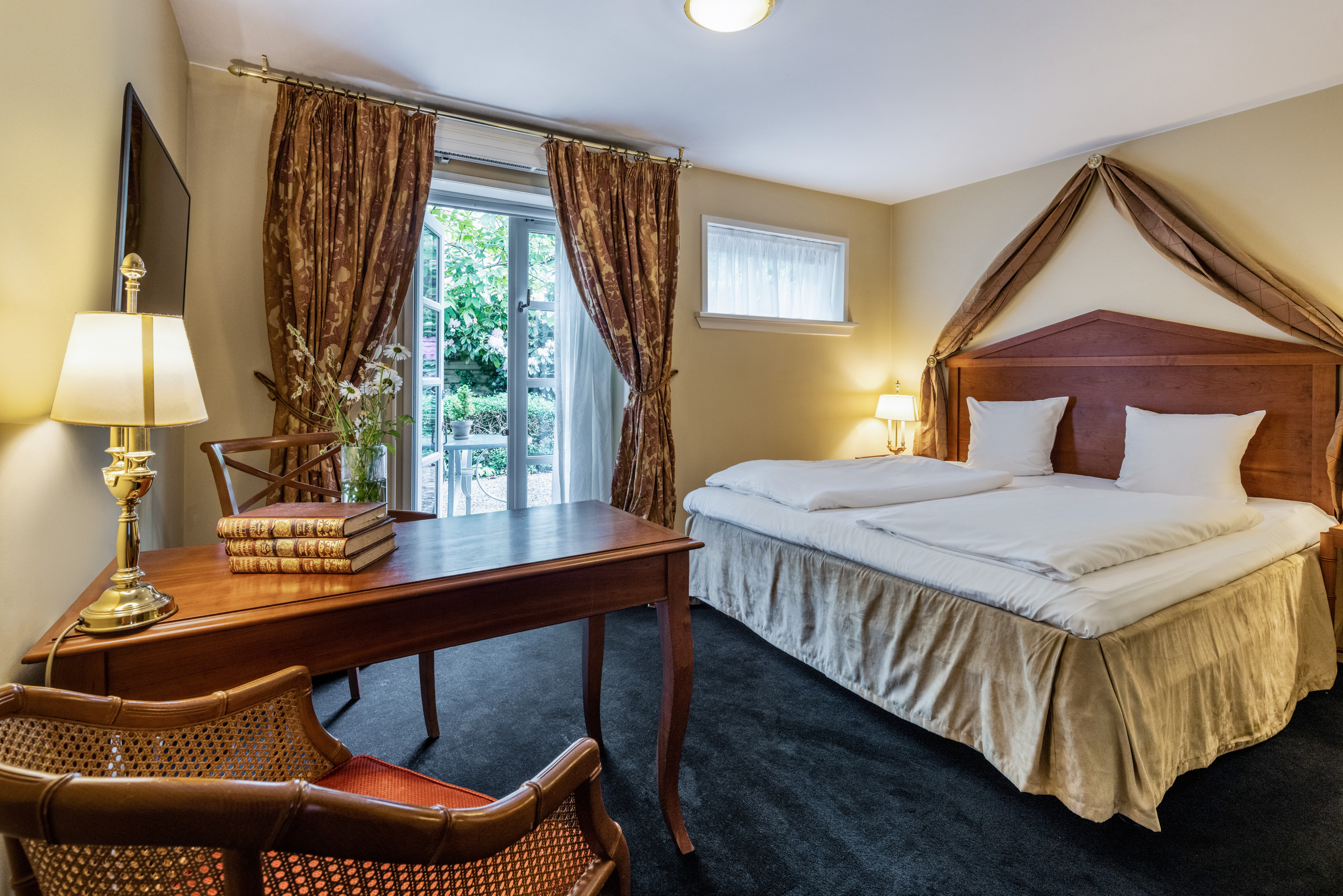 Junior Suite King Size Bed