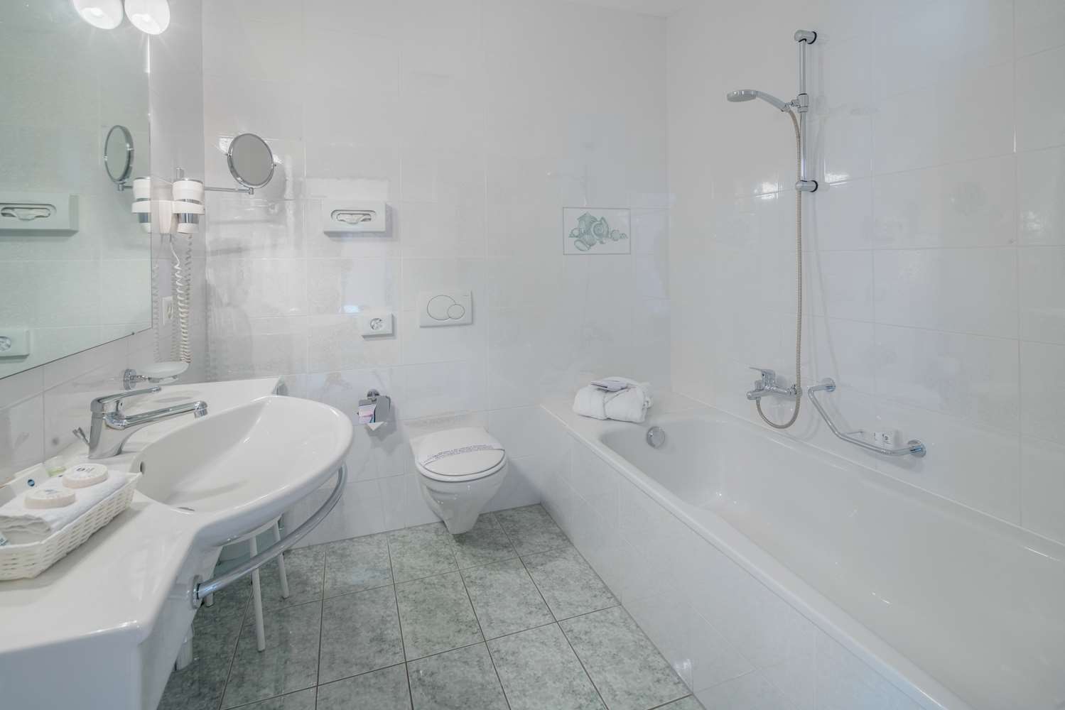 Twin Deluxe Mountain View