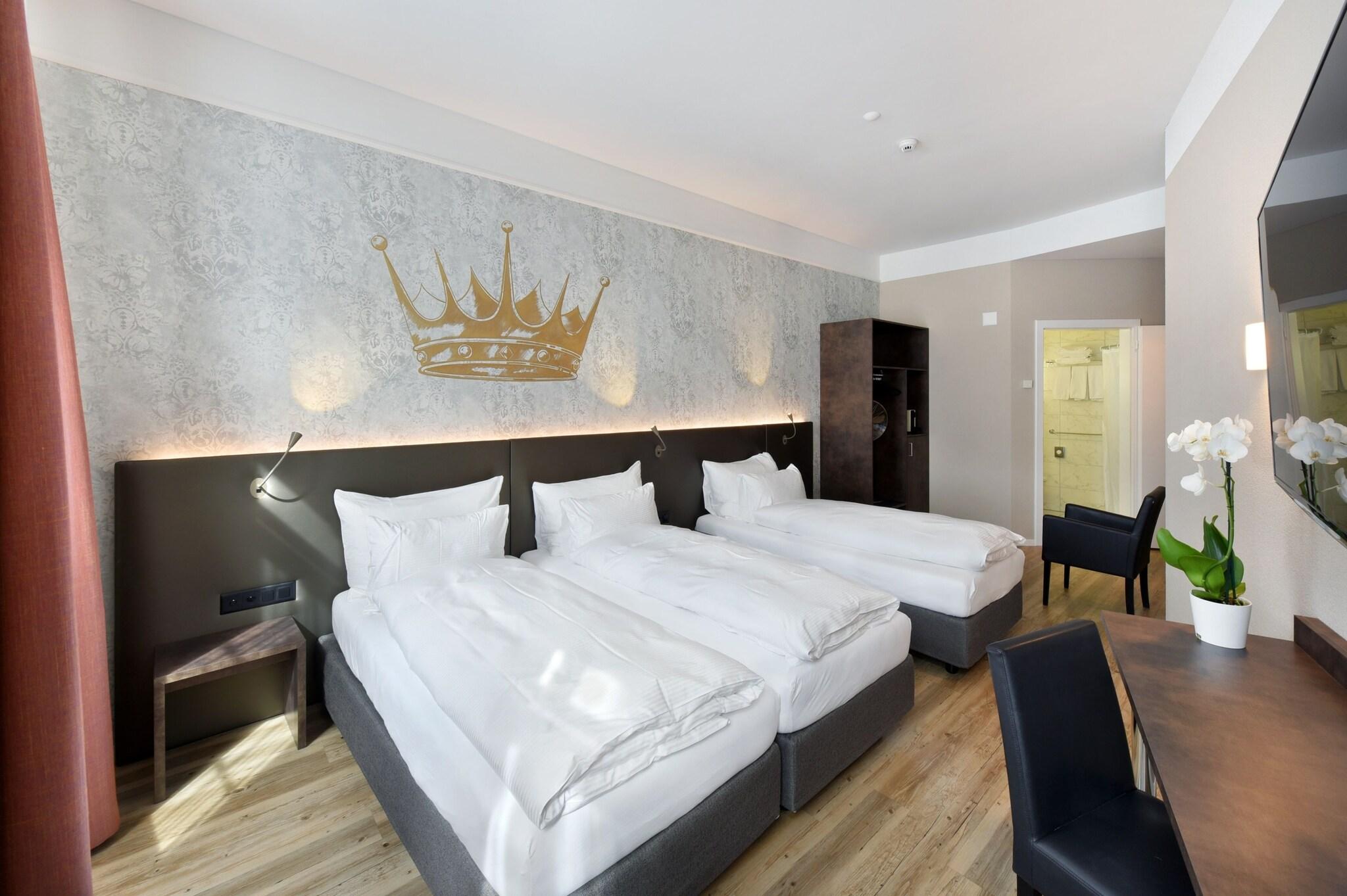 Triple Queen Size Bed