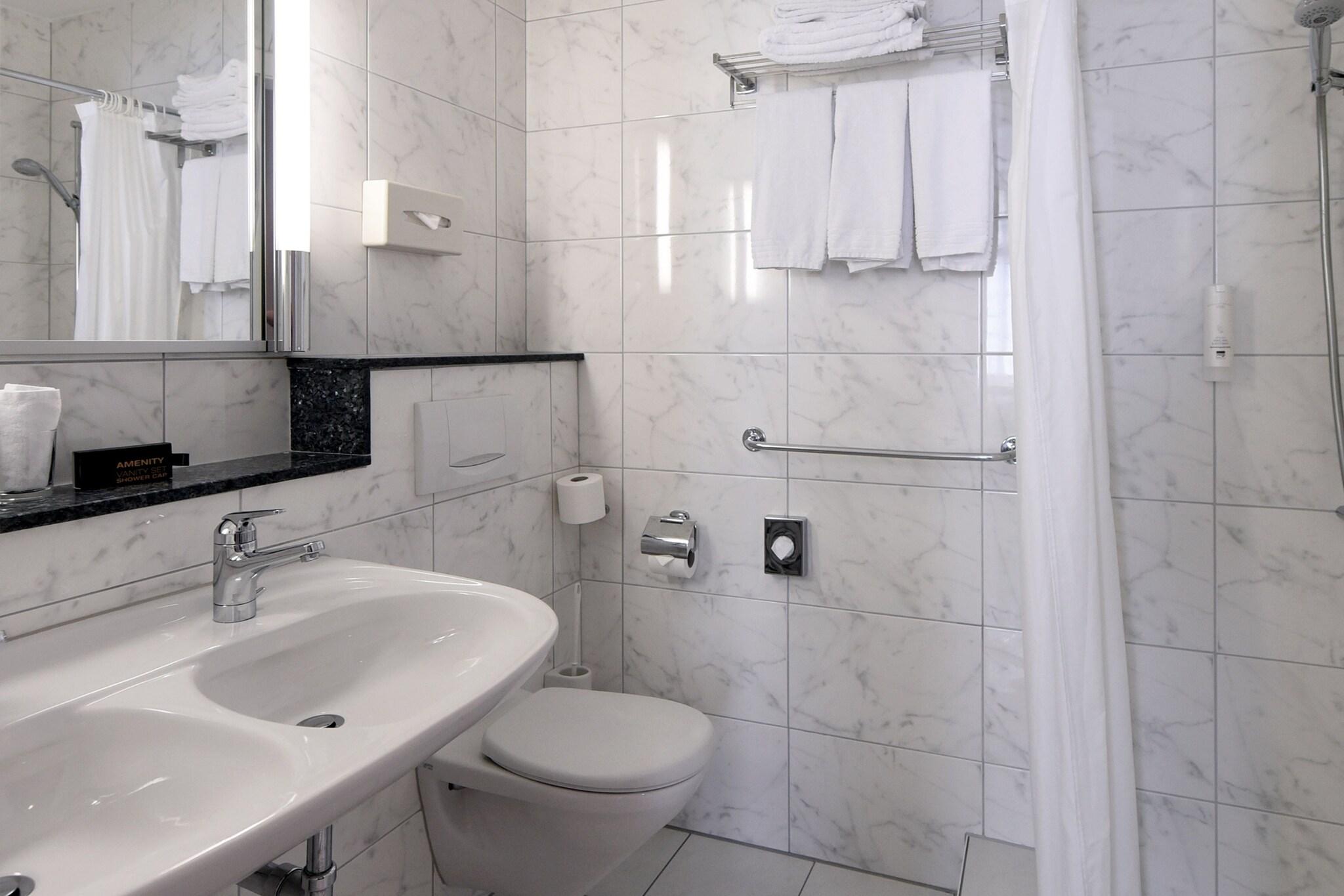 Triple Queen Size Bed